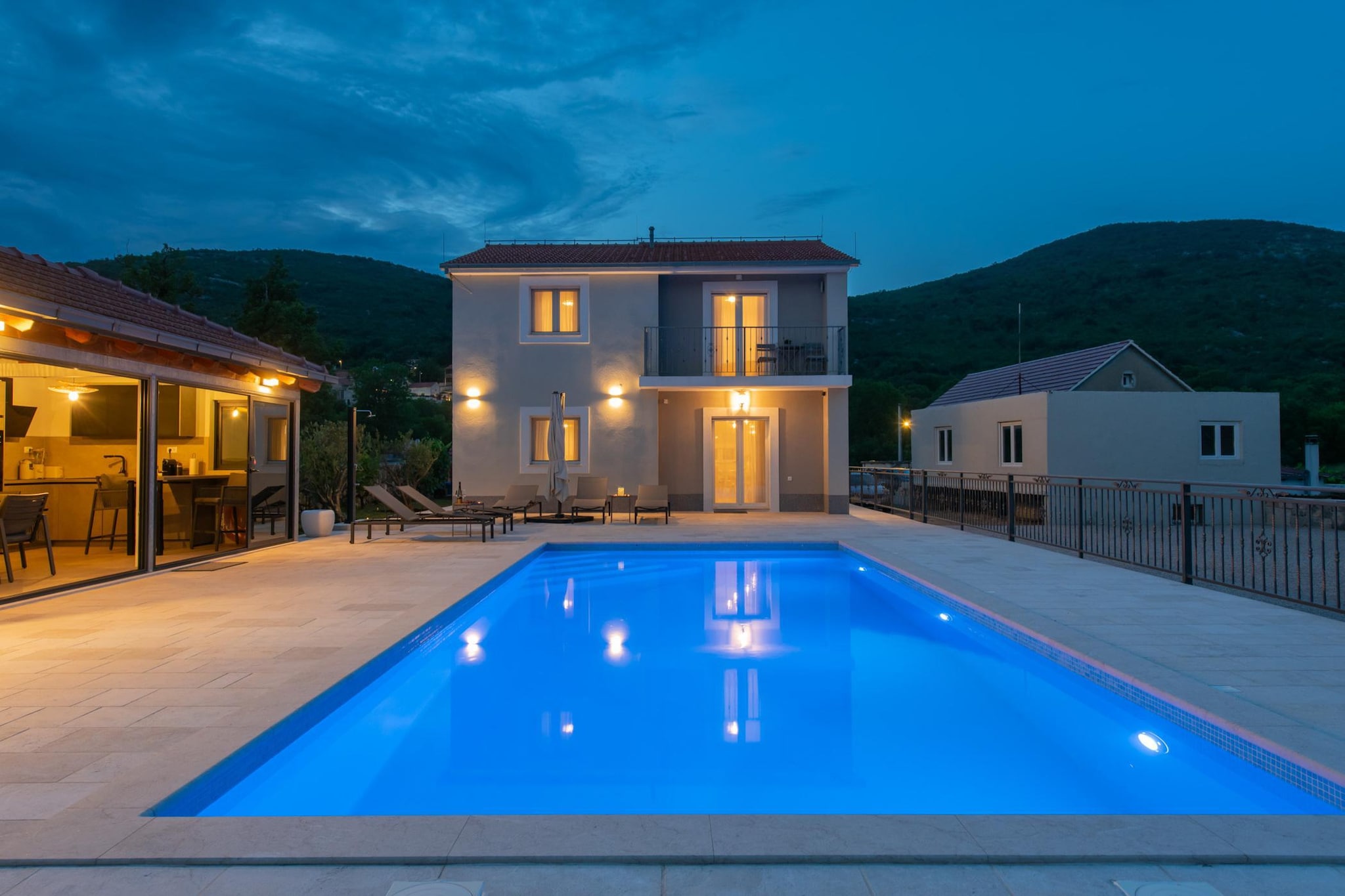 Villa Sky Stone - Schwimmbad