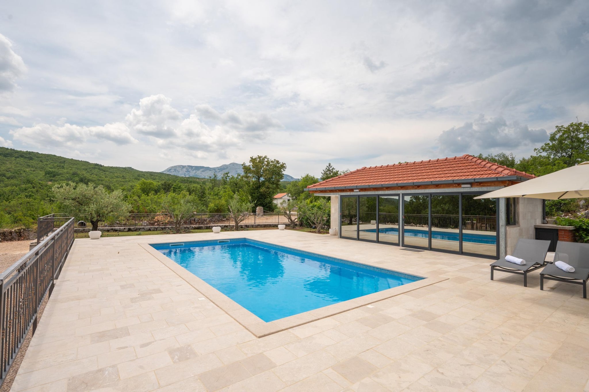 Villa Sky Stone - Schwimmbad