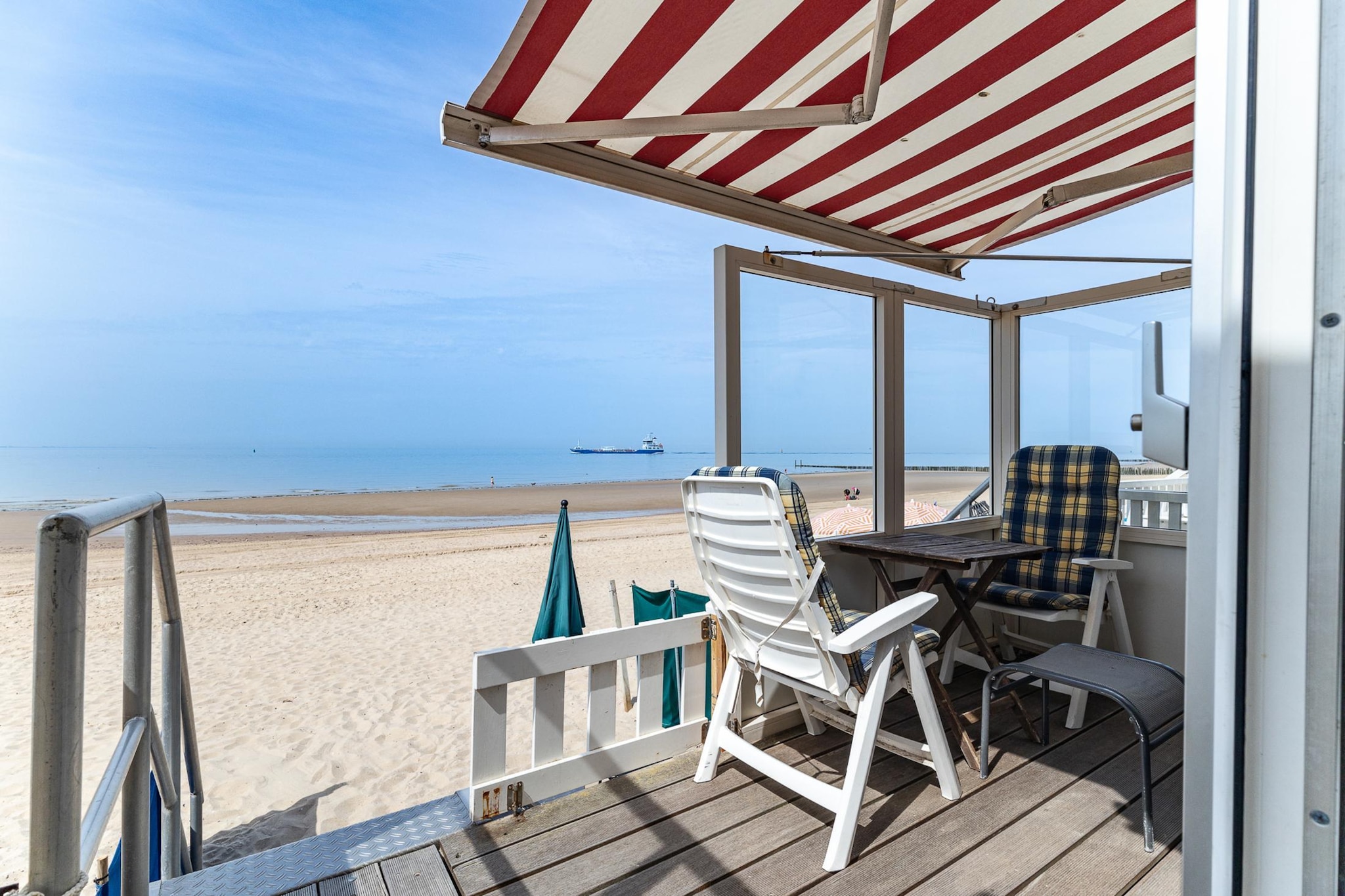 Beach cottage with sea views in Dishoek I 126 - Terrasbalkon