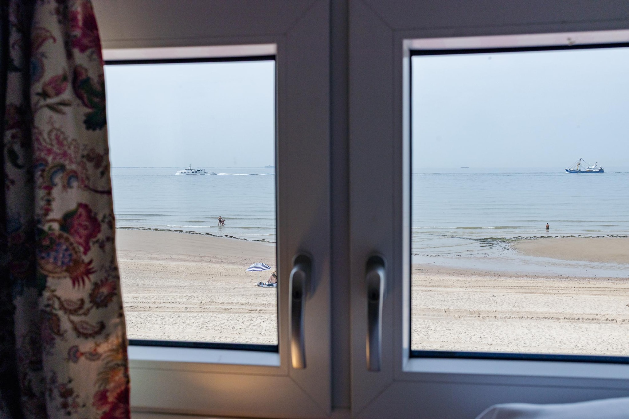 Beach cottage with sea views in Dishoek I 126 - Uitzicht zomer