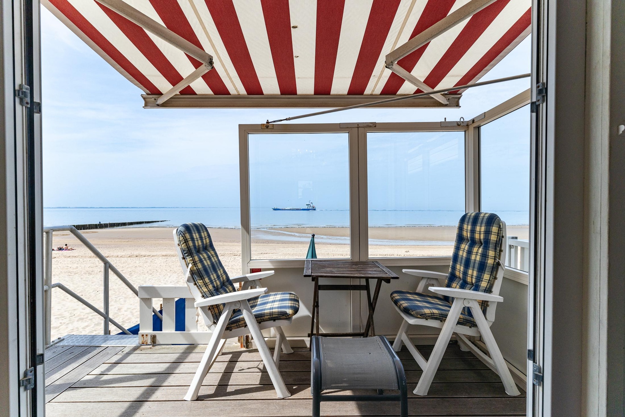 Beach cottage with sea views in Dishoek I 126 - Terrasbalkon