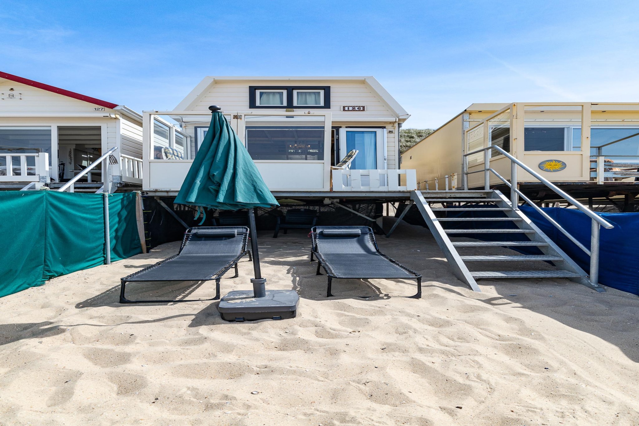 Beach cottage with sea views in Dishoek I 126 - Buitenkant zomer
