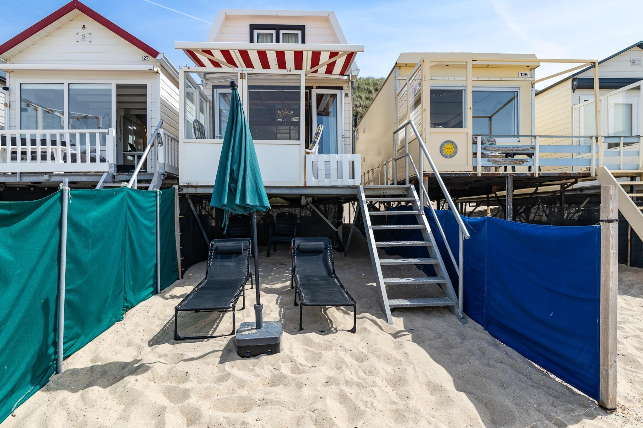 Beach cottage with sea views in Dishoek I 126 - Buitenkant zomer