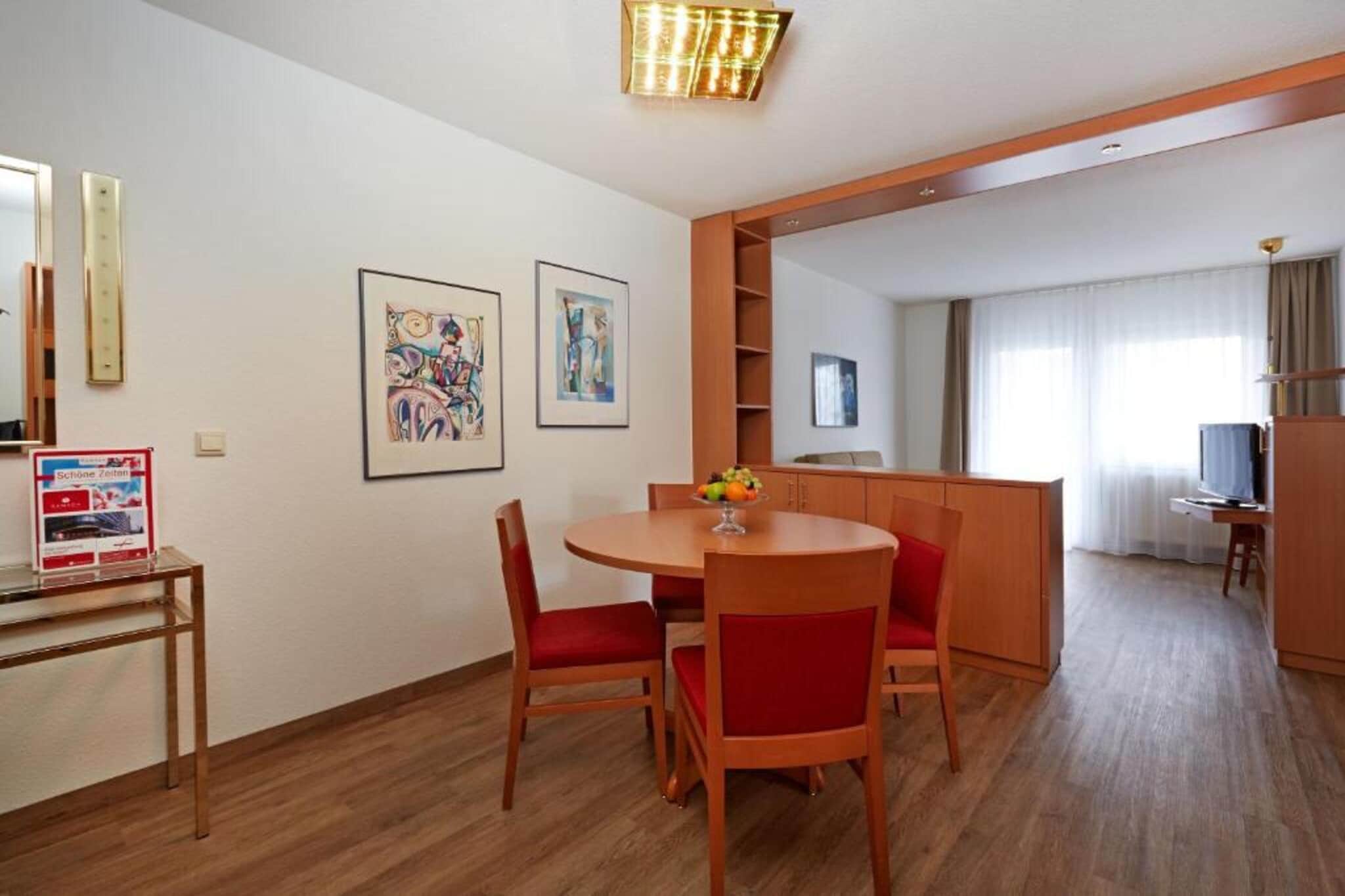 H Hotel Wiesbaden Niedernhausen- Apartment 2 adults - Eetkamer