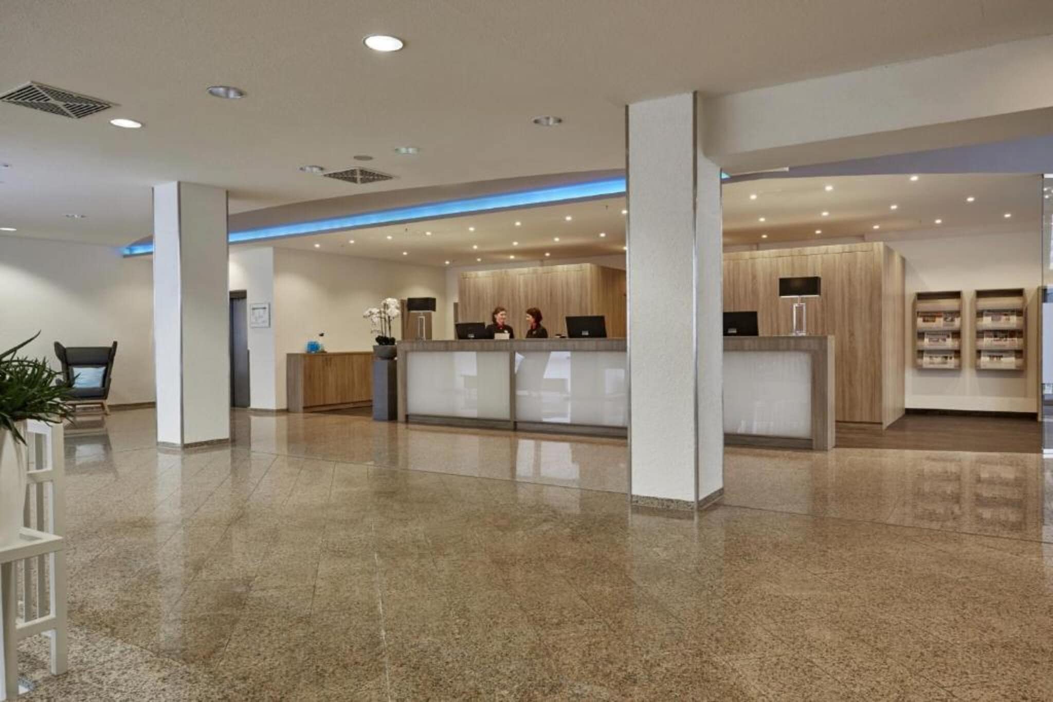 H Hotel Wiesbaden Niedernhausen- Apartment 4 adults - Hal-ontvangst