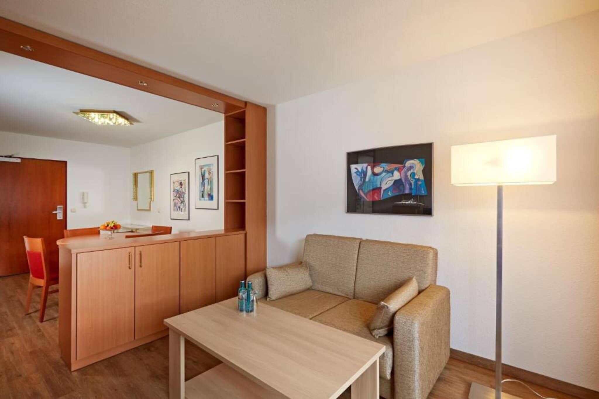 H Hotel Wiesbaden Niedernhausen- Apartment 4 adults - Woonkamer