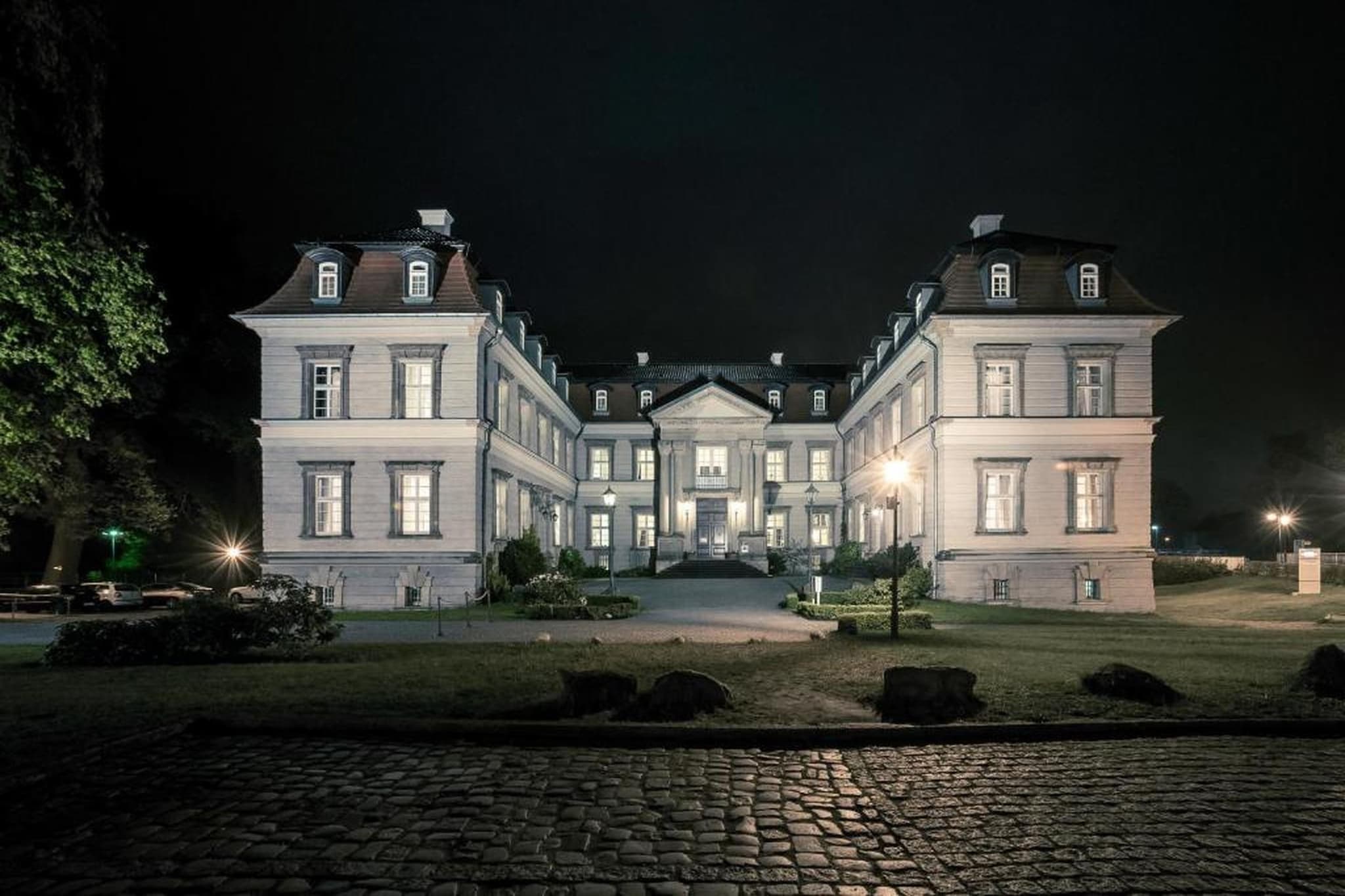 Hotel Schloss Neustadt Glewe - Standard Single Room - Image-tags.hotelexteriorsummer