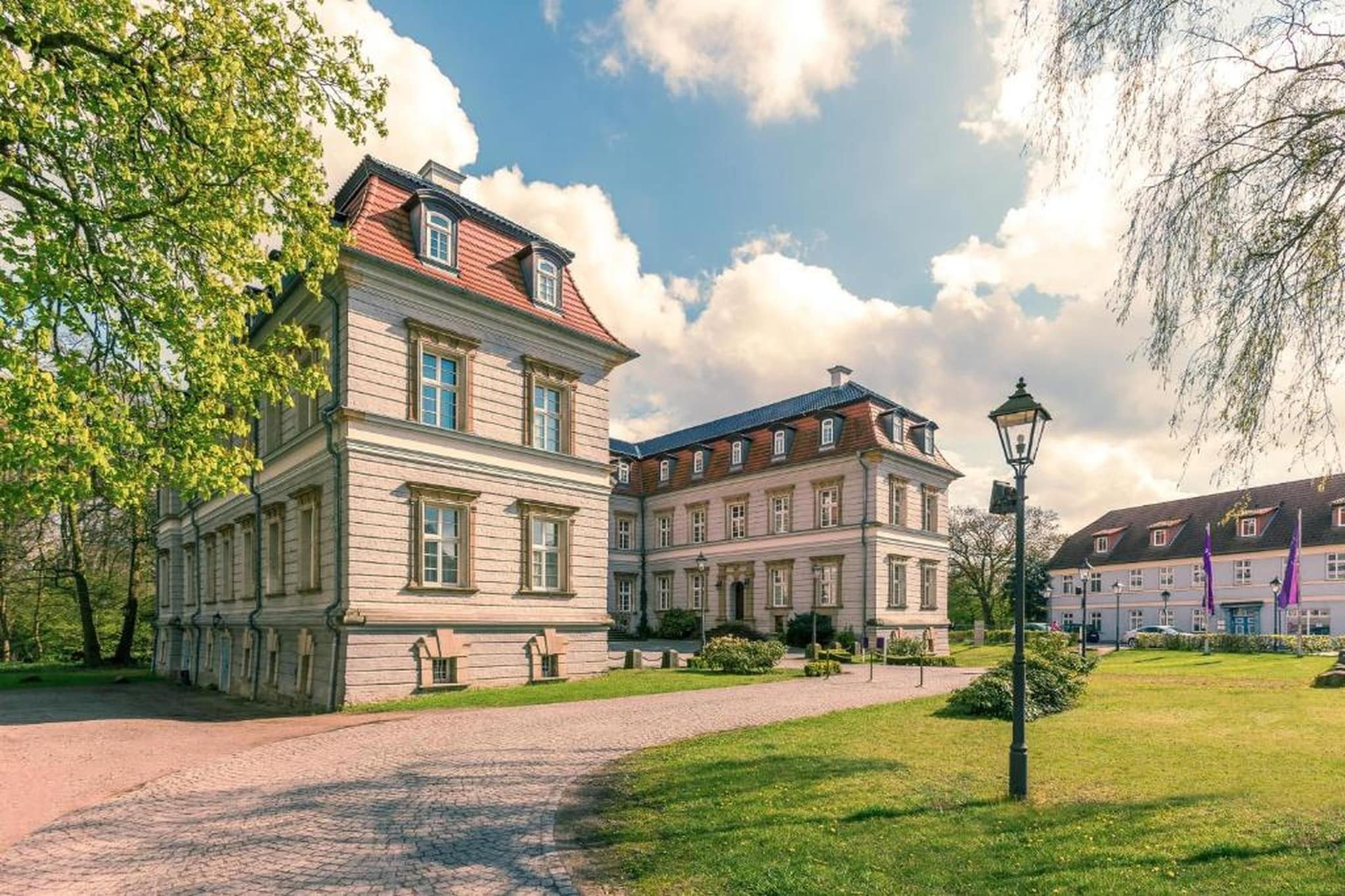 Hotel Schloss Neustadt Glewe - Standard Single Room - Image-tags.hotelexteriorsummer