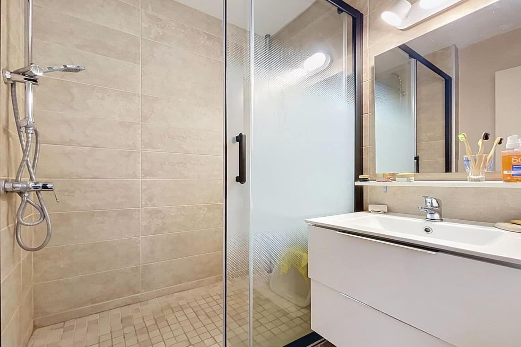 Roche Marine N°76 - 2P4 - Salle de bain