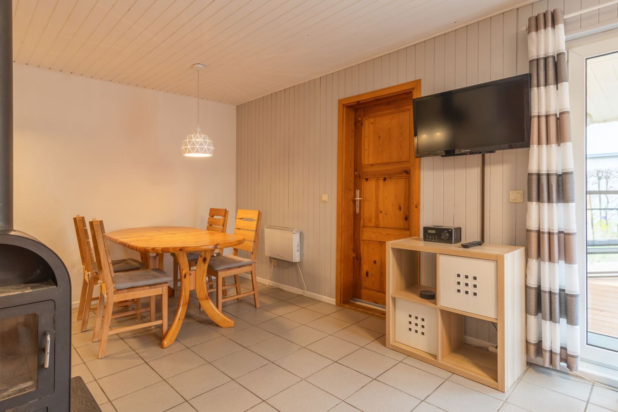 FH Möwe 210 - Eetkamer