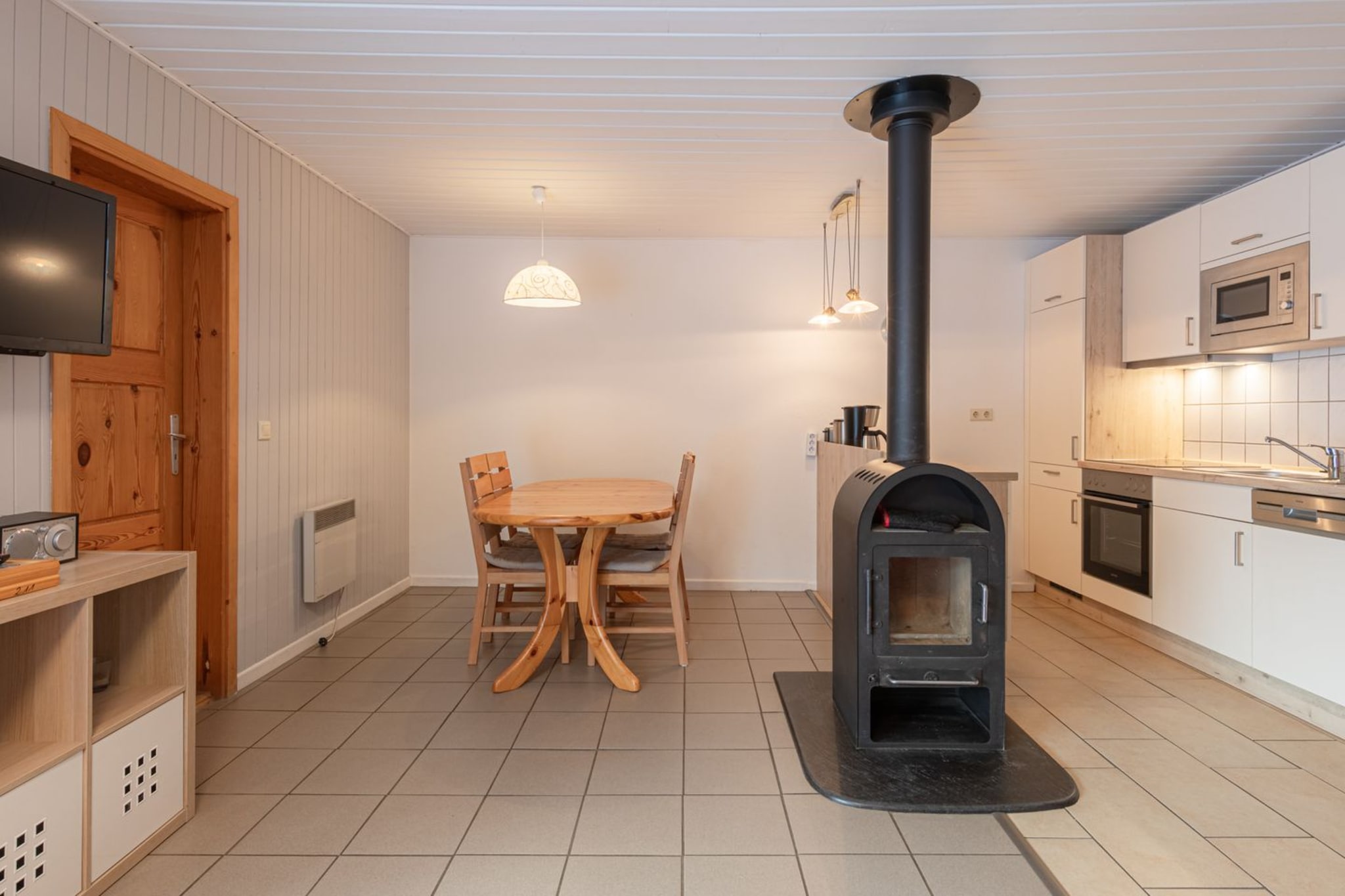 FH Möwe 211 - Eetkamer