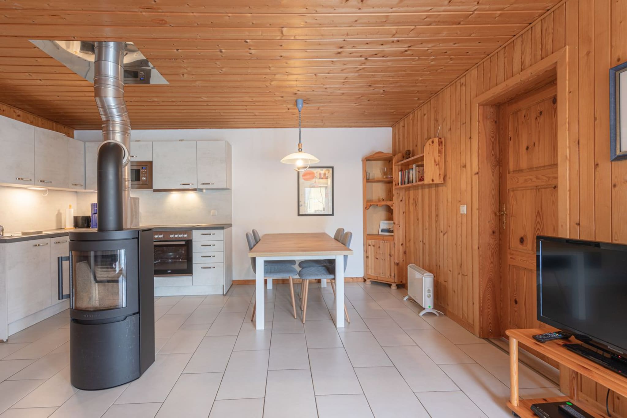 FH Möwe 212 - Eetkamer