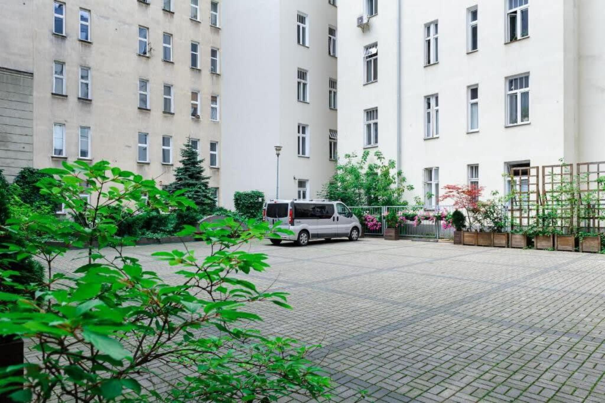118.ul.Hoża 58(4)* - Außenbereich Sommer