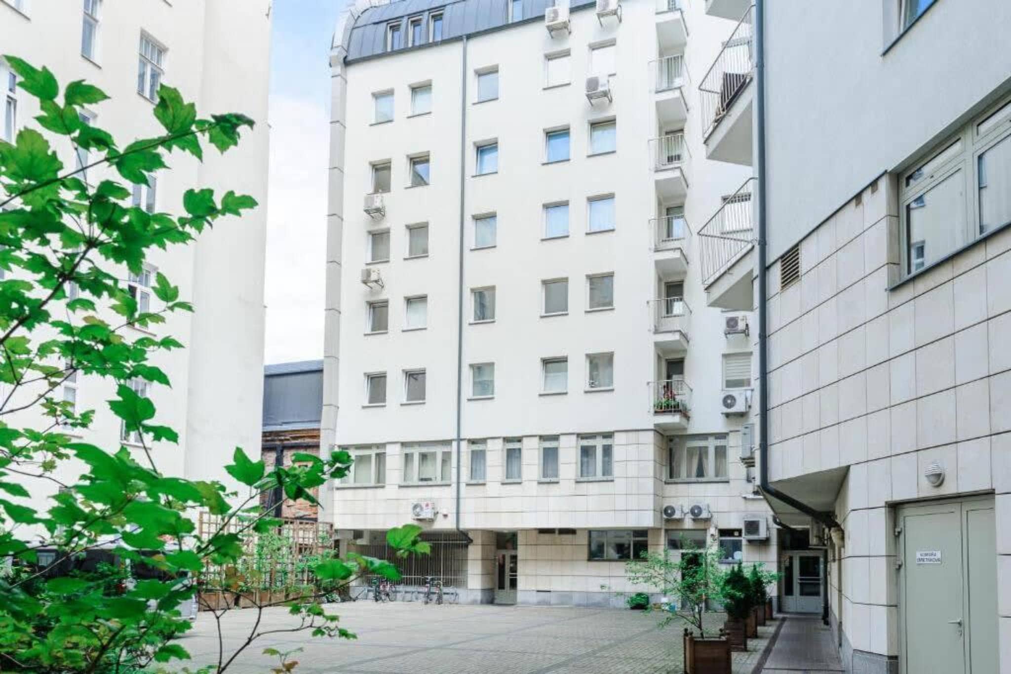 118.ul.Hoża 58(4)* - Außenbereich Sommer