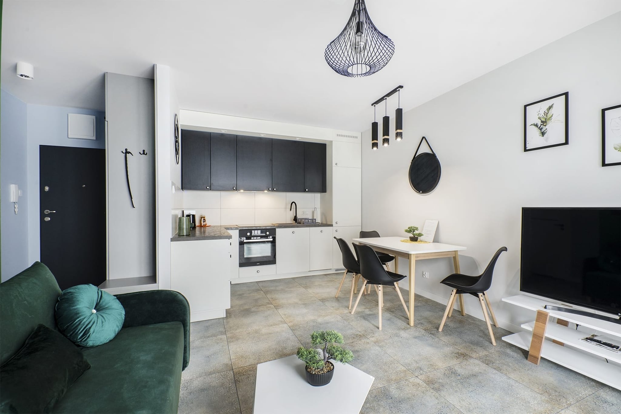 014. Drewn 51/10 (4) - Living room