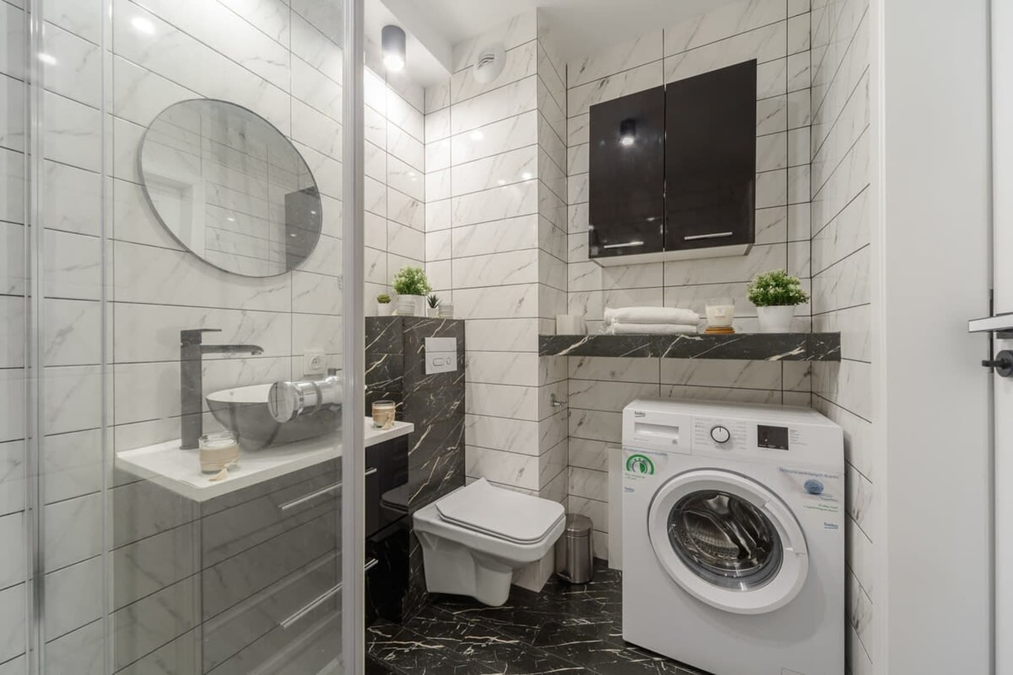 016. Drewn47/20 (4) - Bathroom