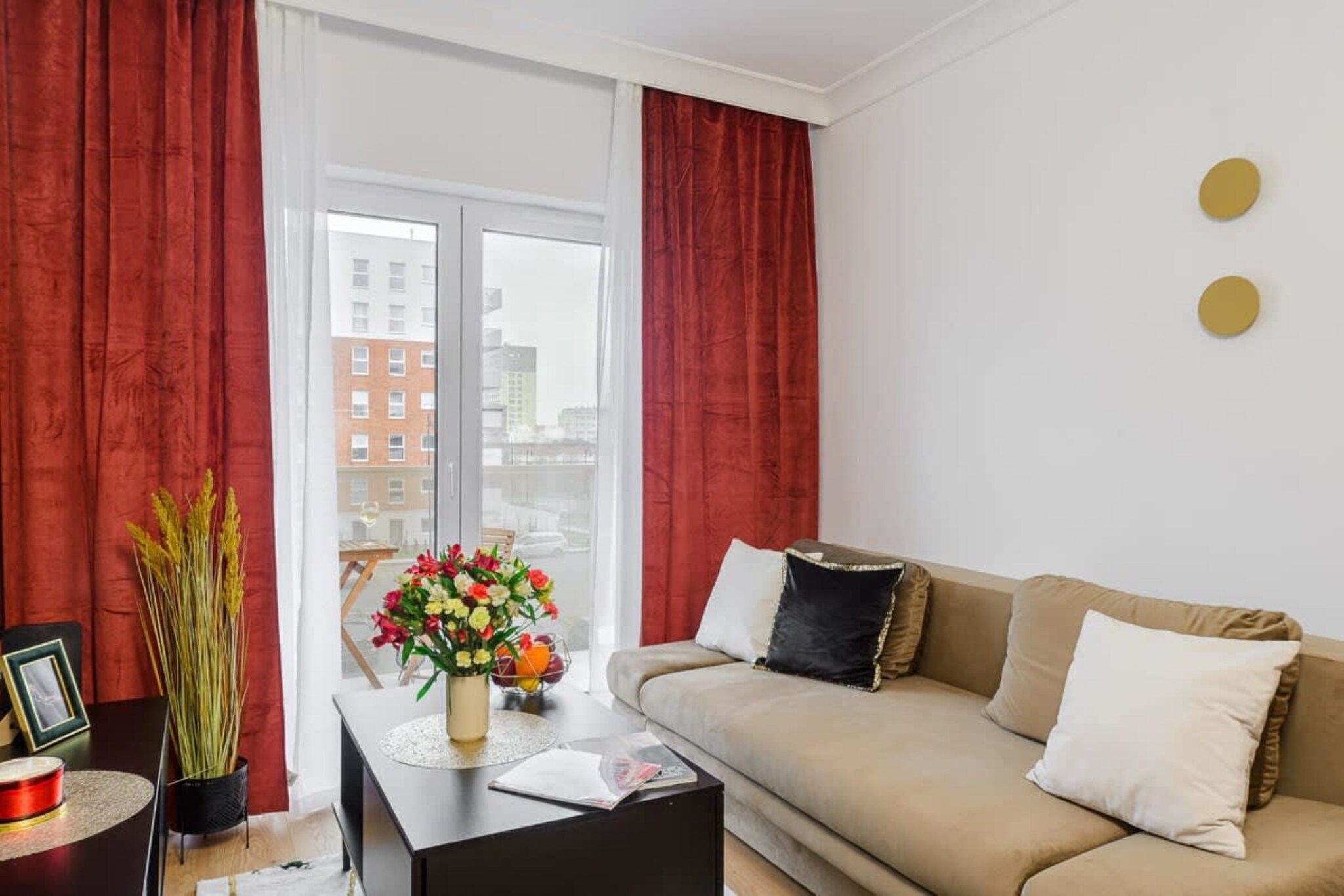 012. Wrobl21N/92(4)* - Living room