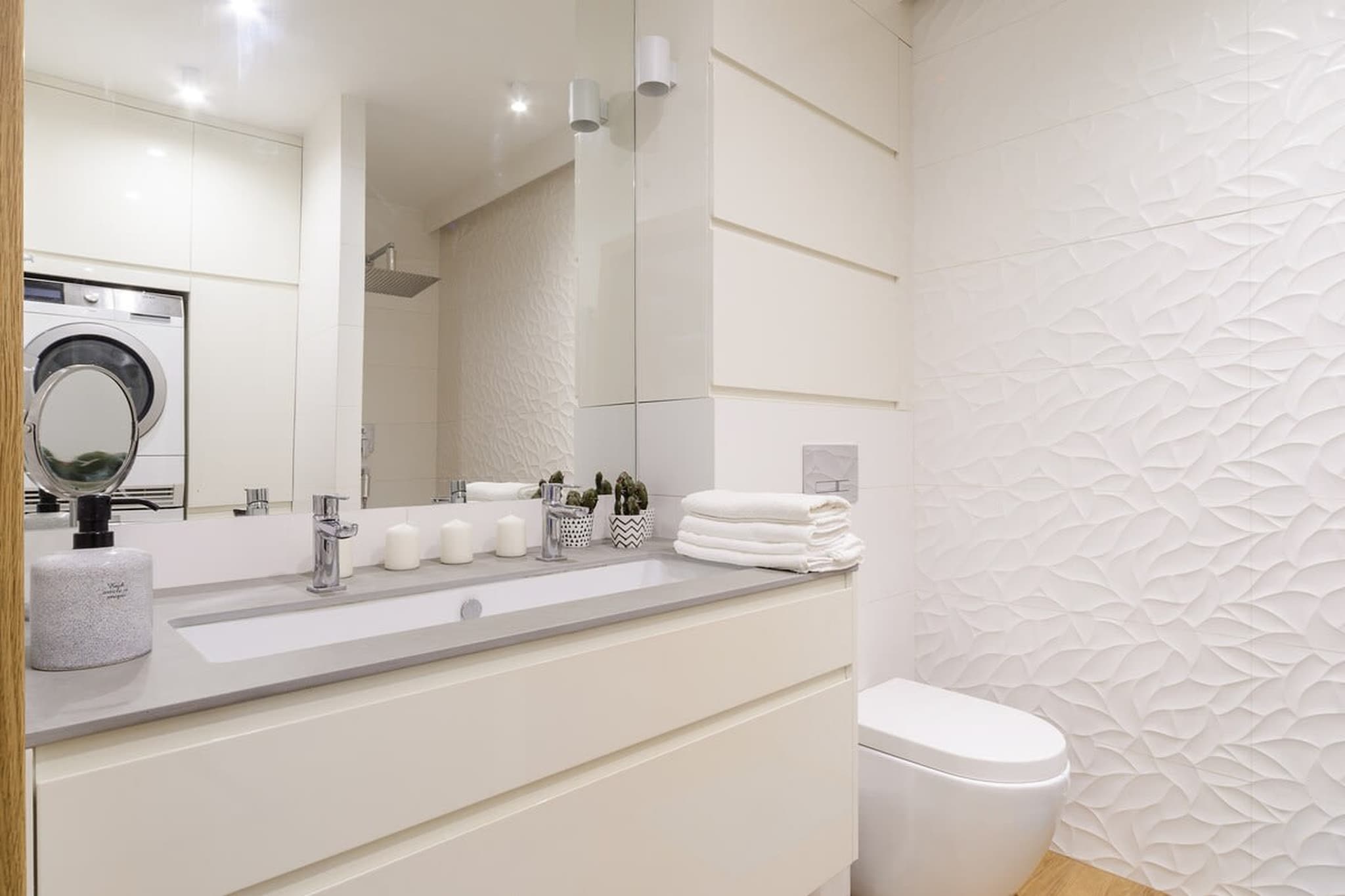 028.Tymen25C/392(4)* - Bathroom
