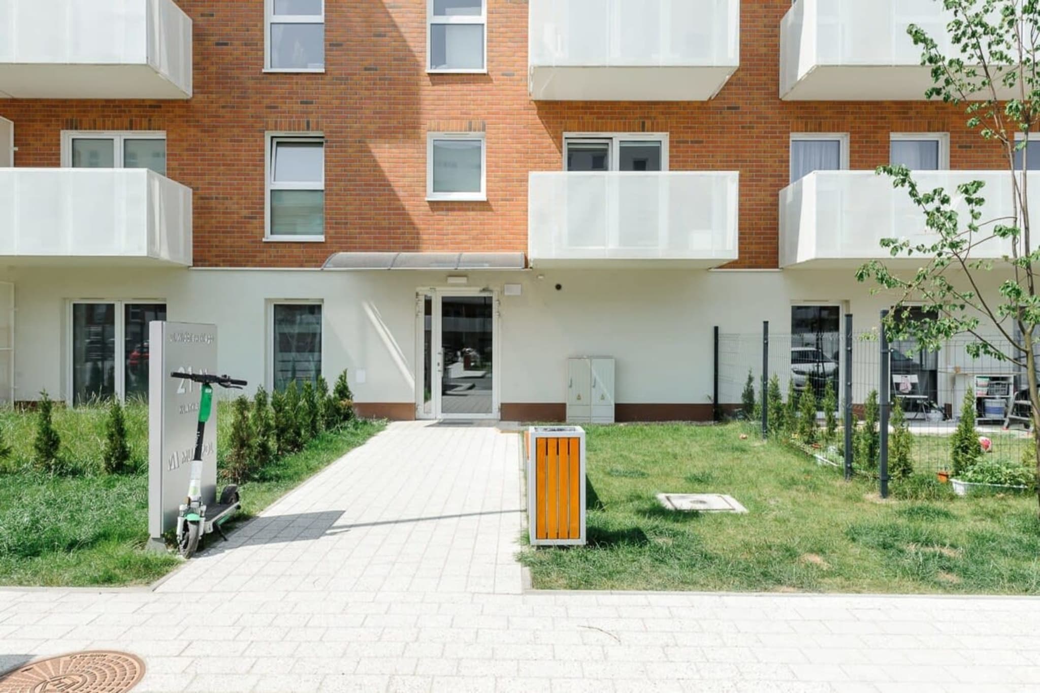 002. Wróbl21N/86(4)* - Exterior in summer