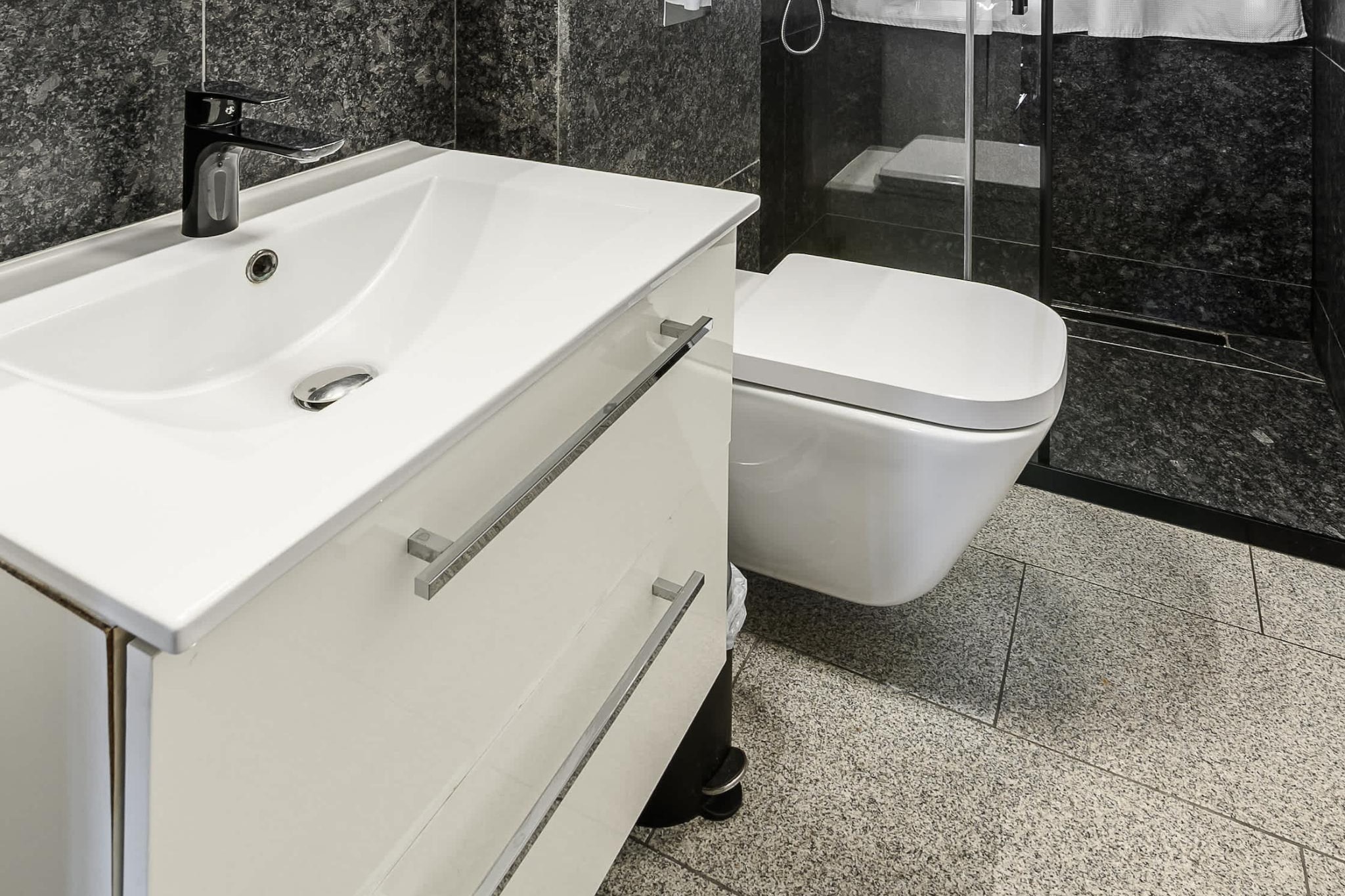 147. Brzoz31/7 (4)** - Badezimmer