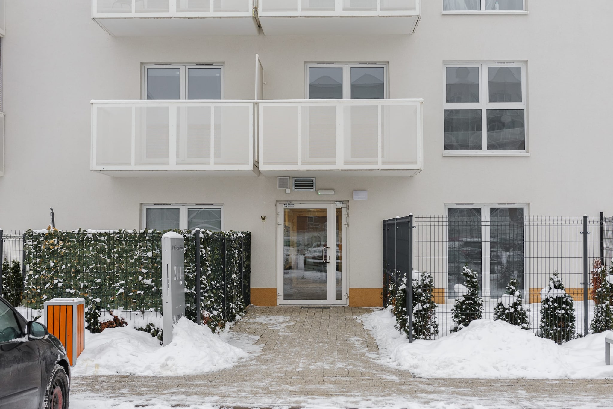 011.Wróbl21J/49(4)* - Exterior in winter