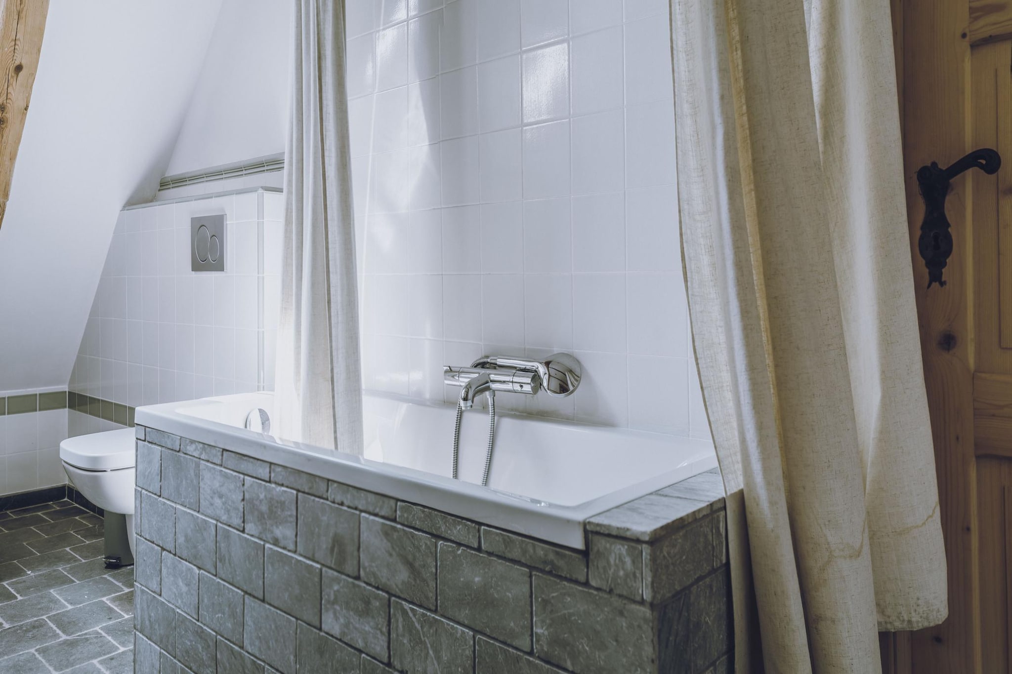 Apartment 8 - Oak - Bathroom