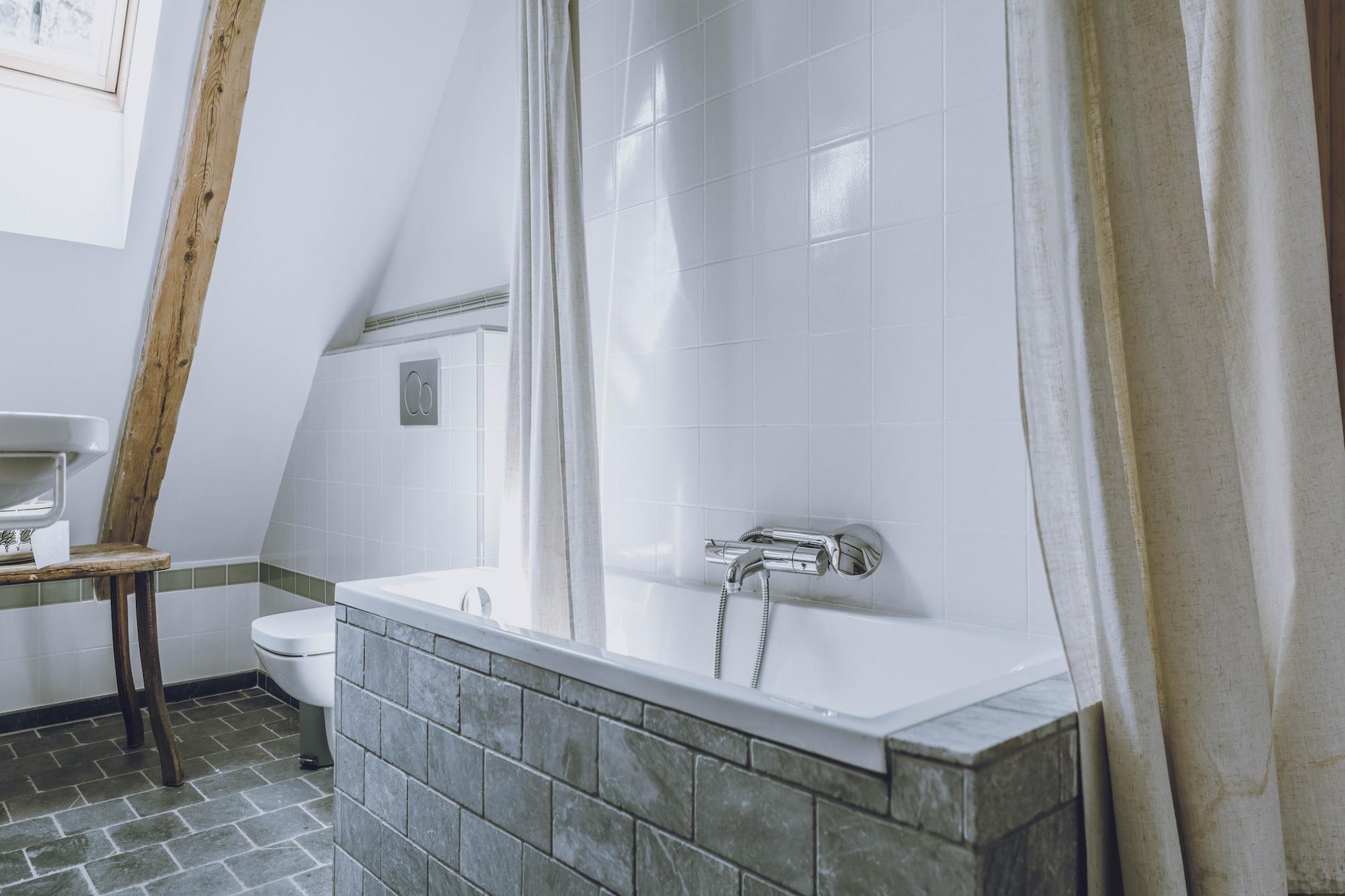 Apartment 8 - Oak - Bathroom