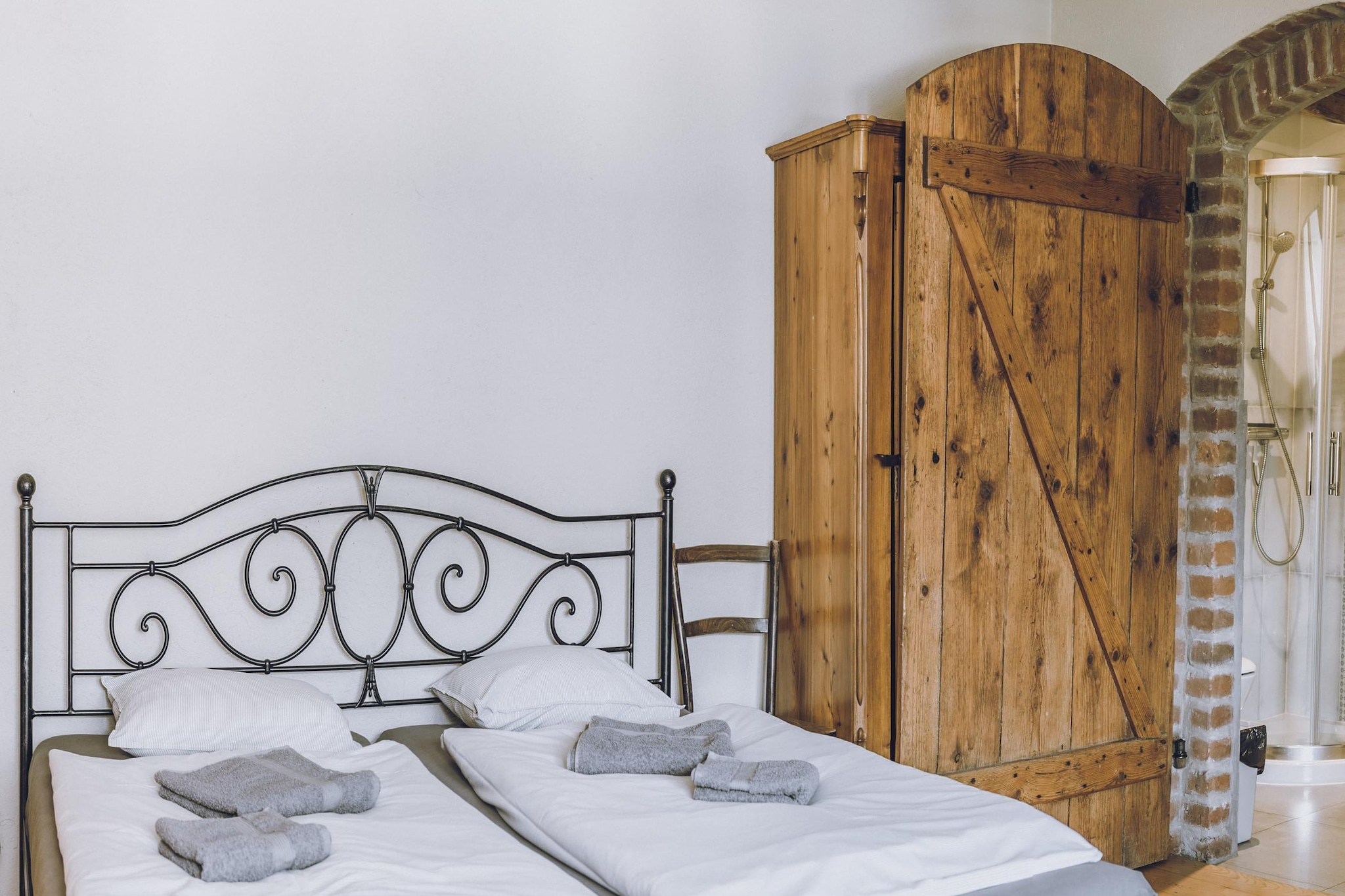 Apartment 9 - Swallow - Bedroom