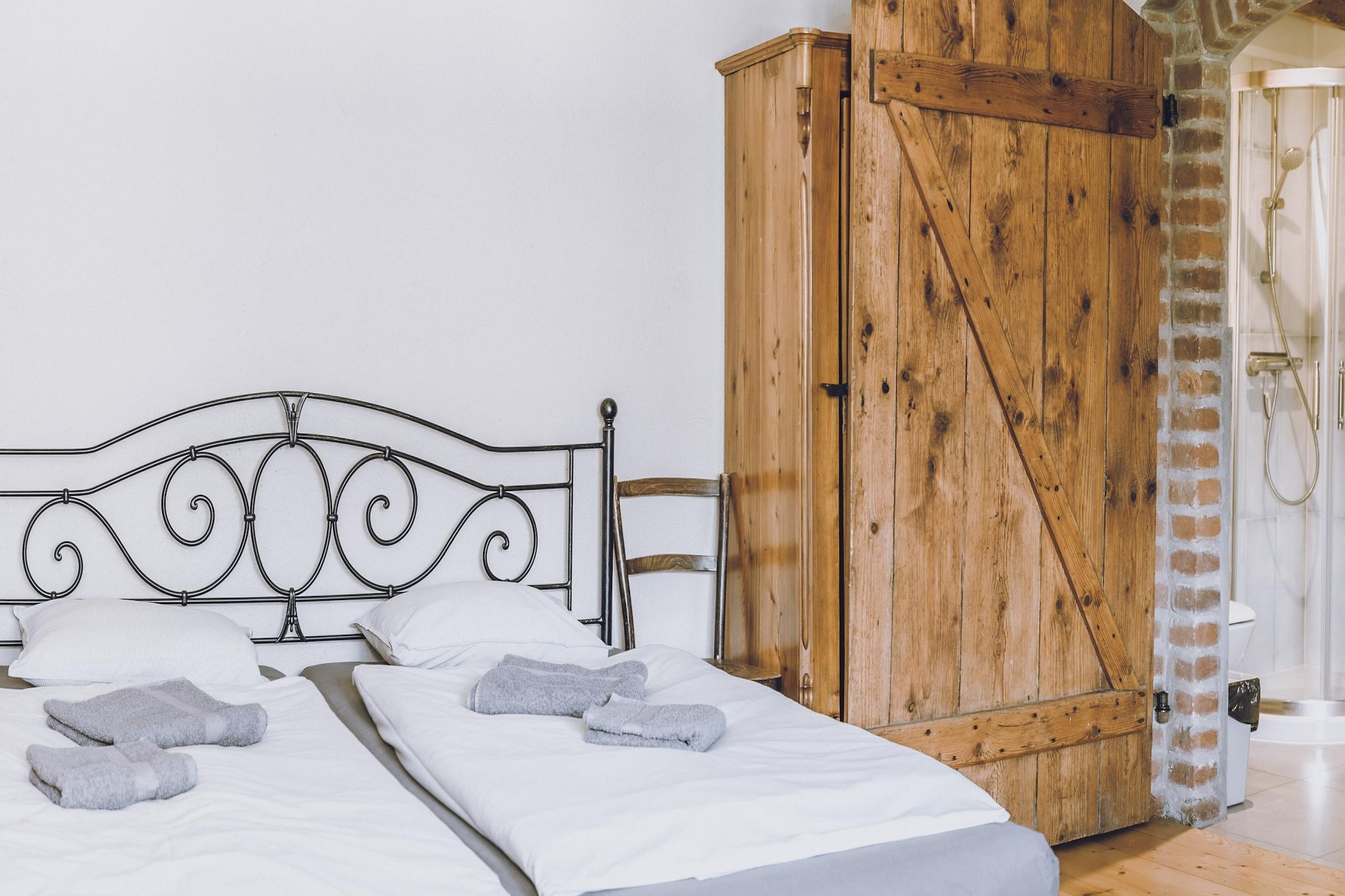 Apartment 9 - Swallow - Bedroom