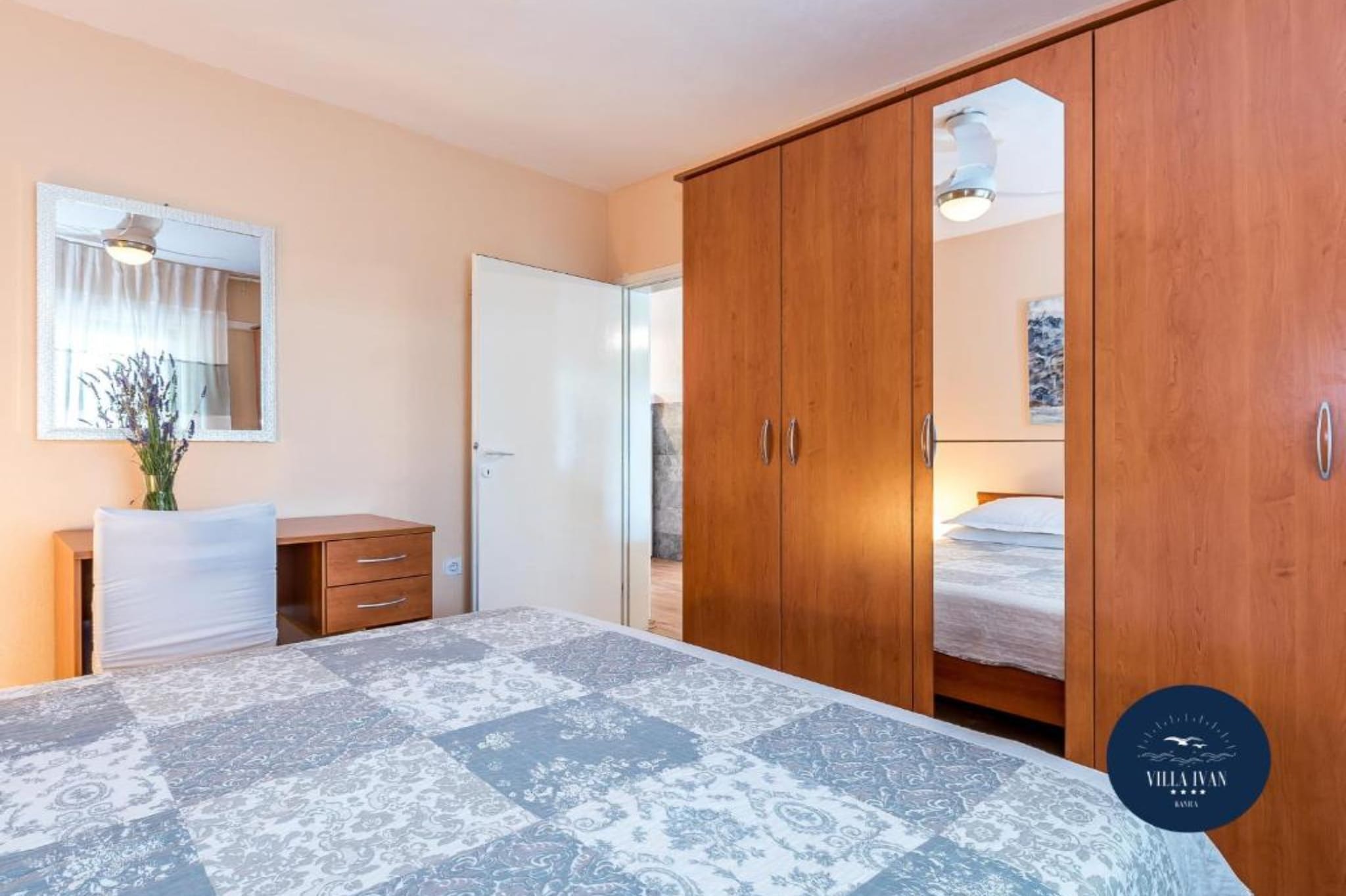 Villa Ivan apartment with balcony and sea view A1