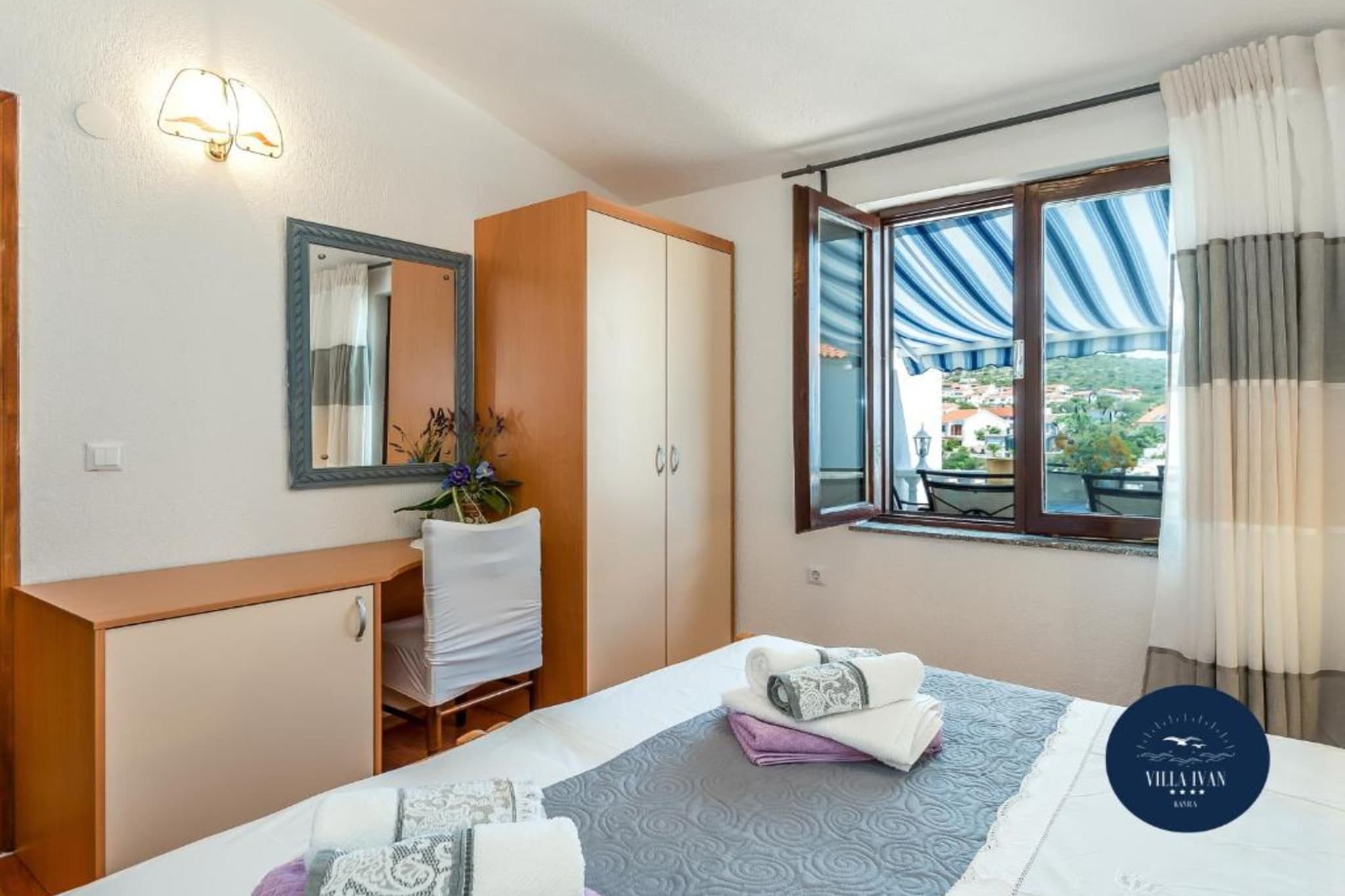 Villa Ivan apartment with balcony and sea view A1 - Chambre