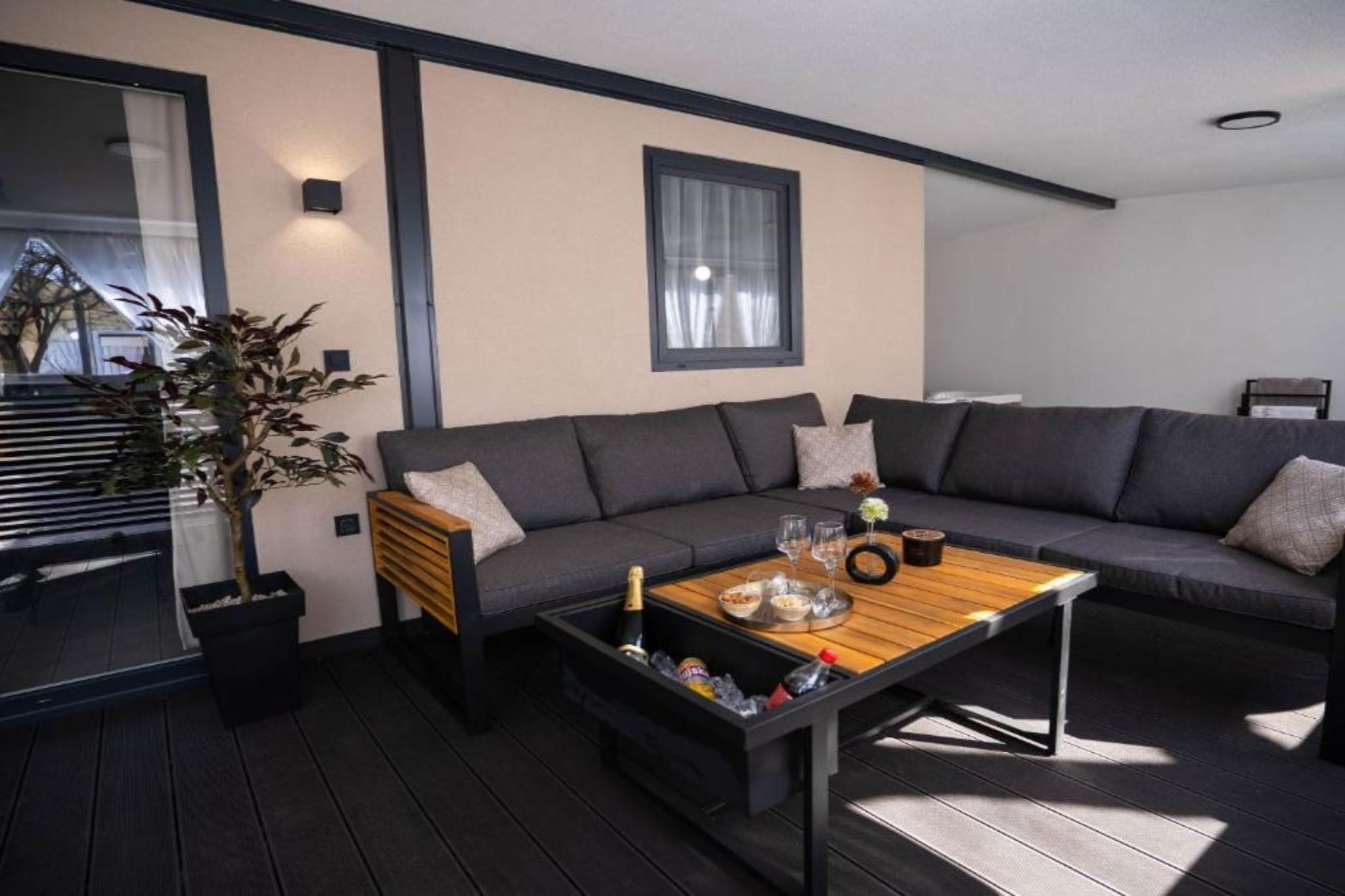 Lux Mobile Homes Vodice - Two bedroom home with private hot tub (Aurora) - Woonkamer