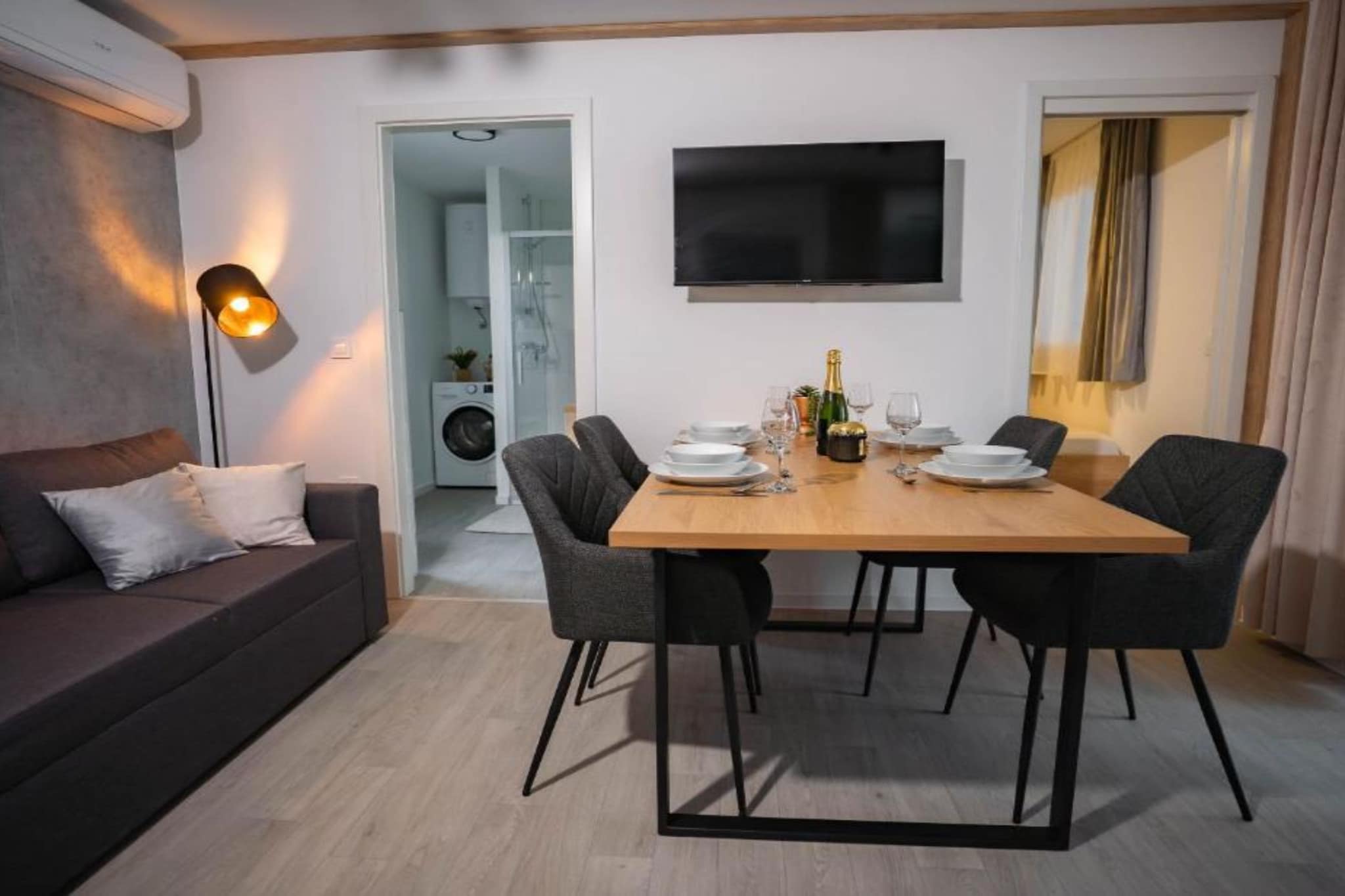 Lux Mobile Homes Vodice - Two bedroom home with private hot tub (Aurora) - Eetkamer