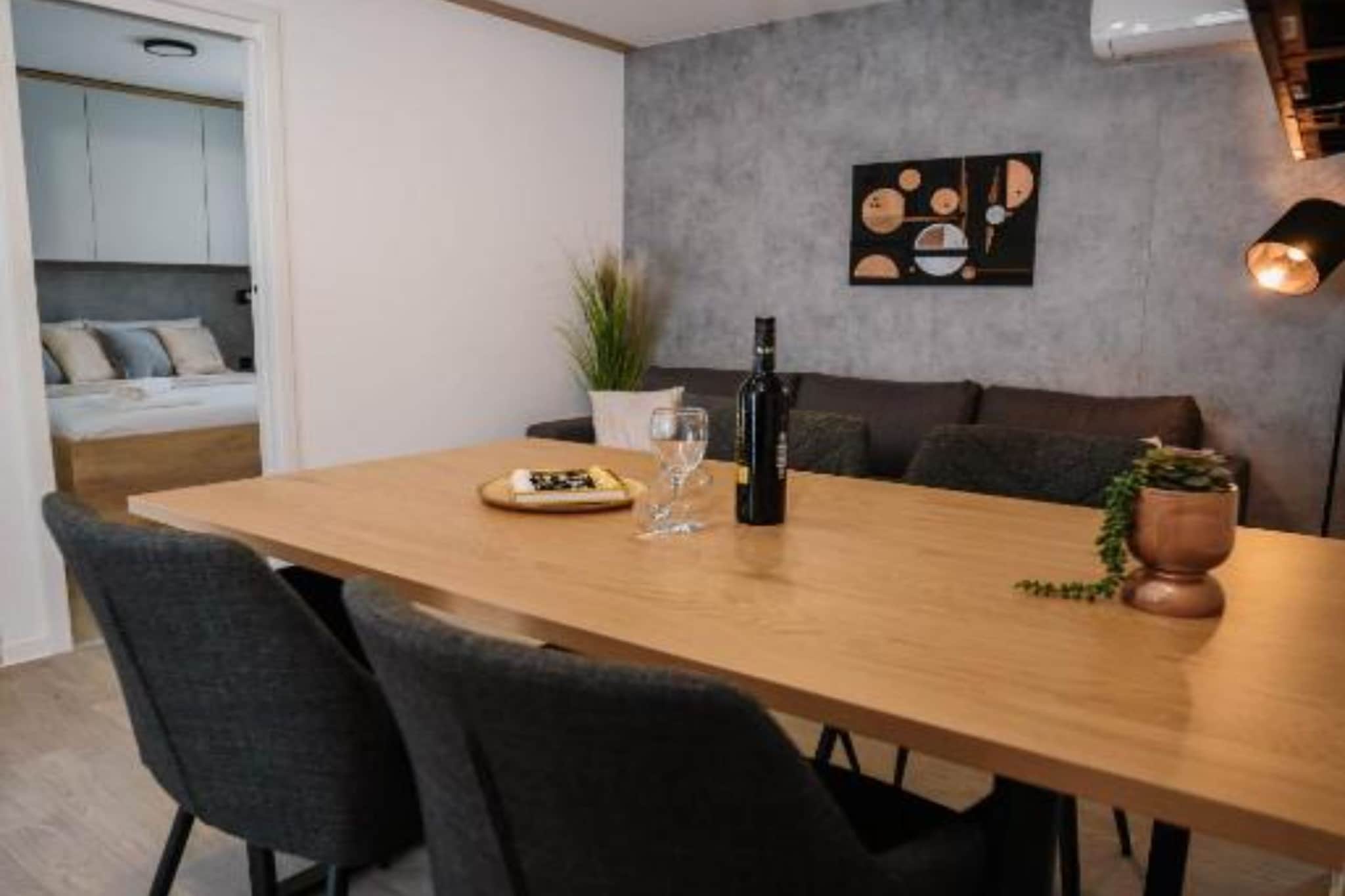 Lux Mobile Homes Vodice -  Two bedroom home with private hot tub (Aria) - Eetkamer