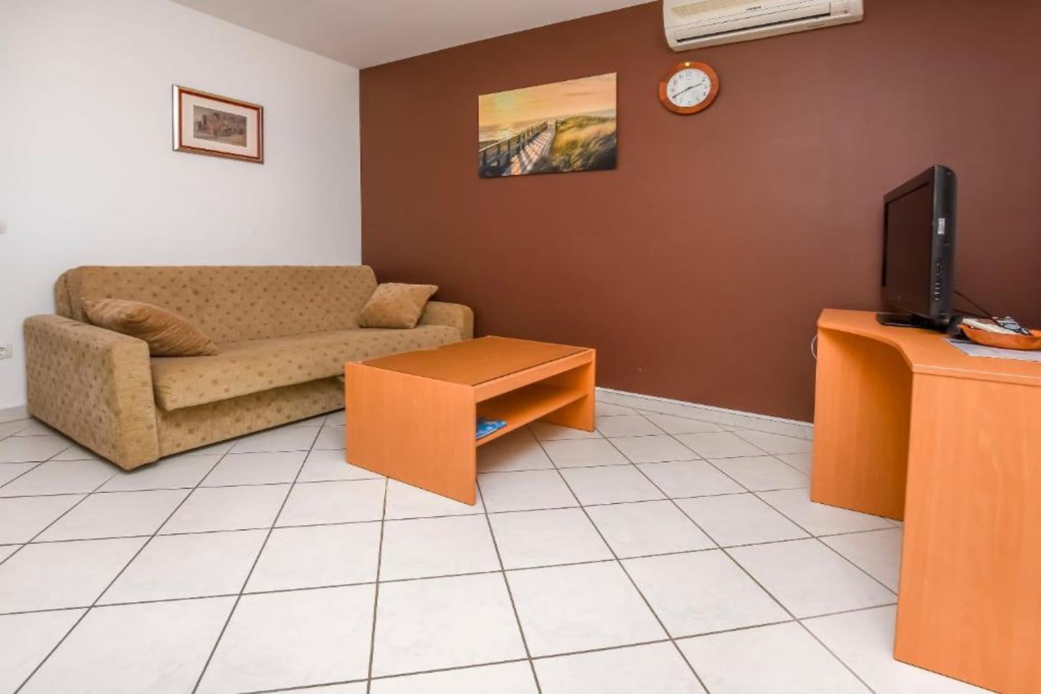 Aurel Suites-Two Bedroom Apartment with Balcony