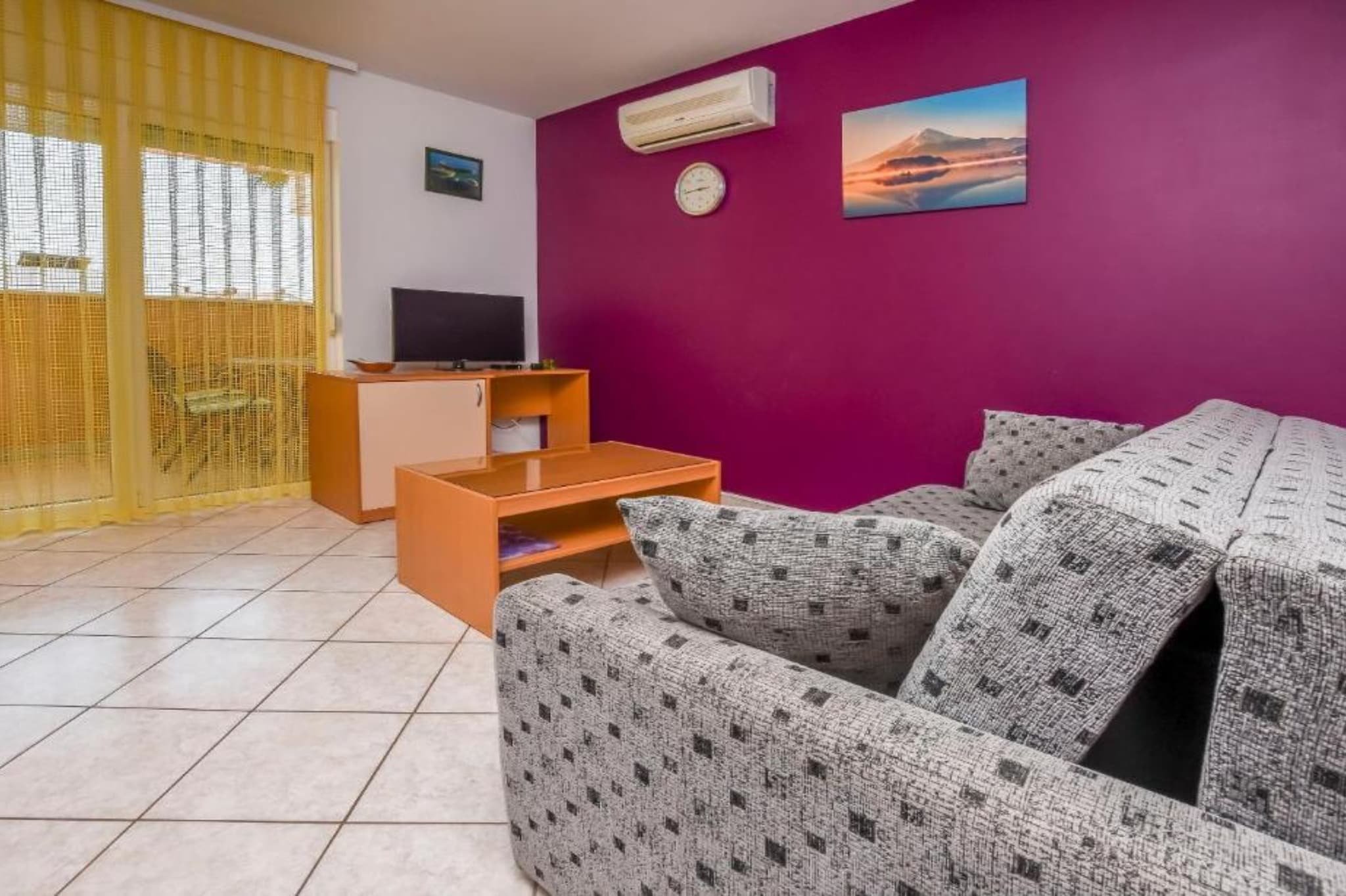 Aurel Suites- Classic Two Bedroom Apartment with Balcony