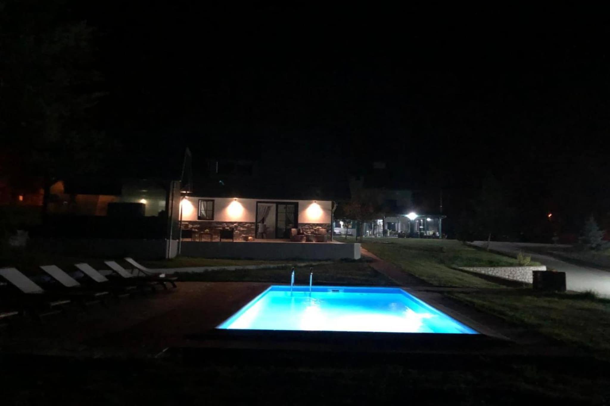 Villa Lika Annex - Double Room with Balcony 6 - Zwembad