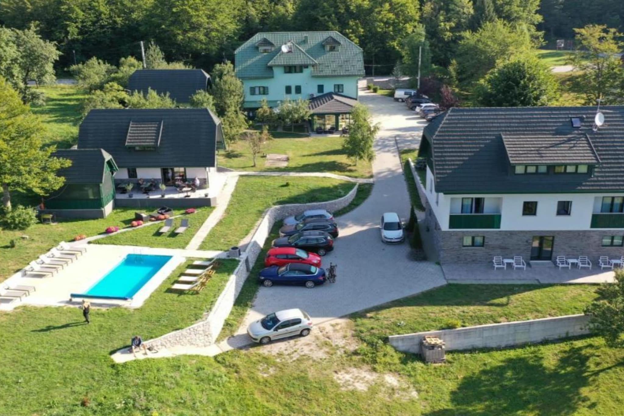 Villa Lika Annex - Double Room with Mountain View 8 - Parkeerplaats