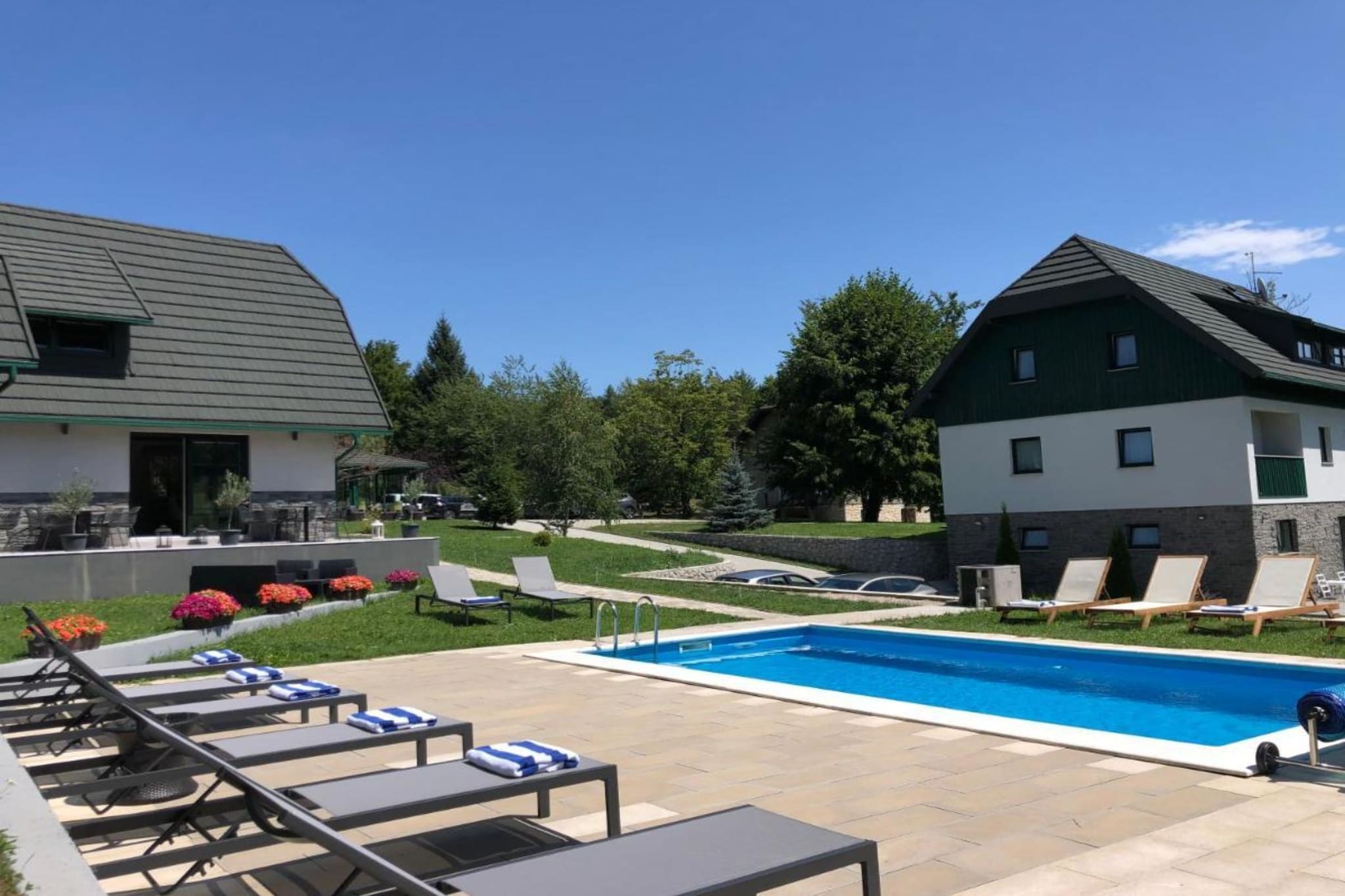 Villa Lika Annex - Double Room with Mountain View 8 - Zwembad