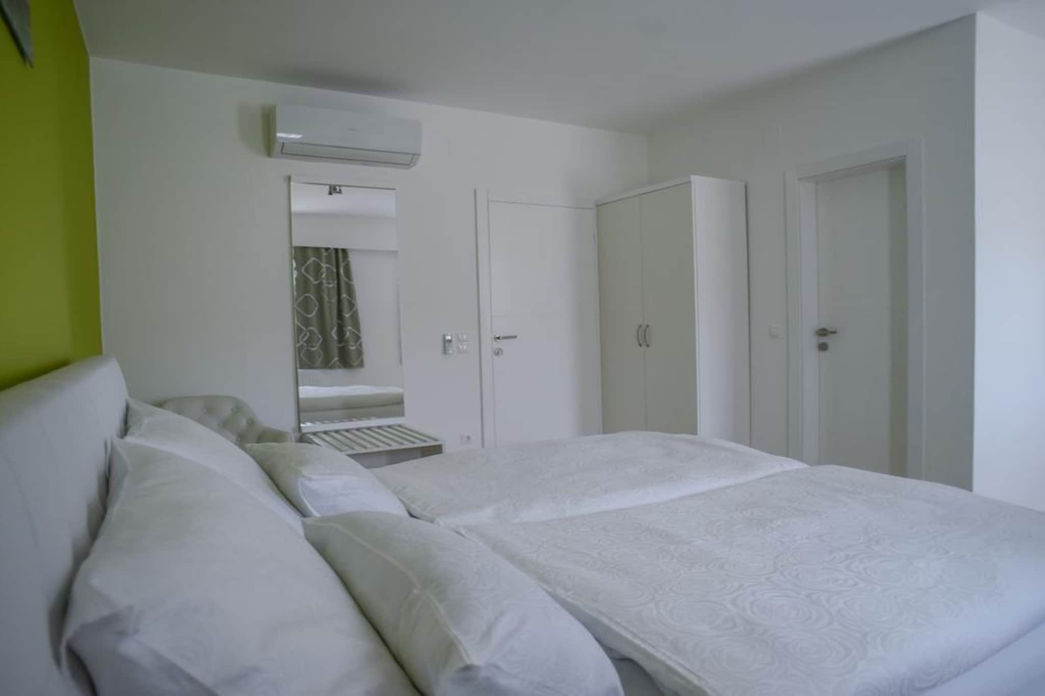 Villa Lika Annex - Double Room 5  (small room) - Slaapkamer