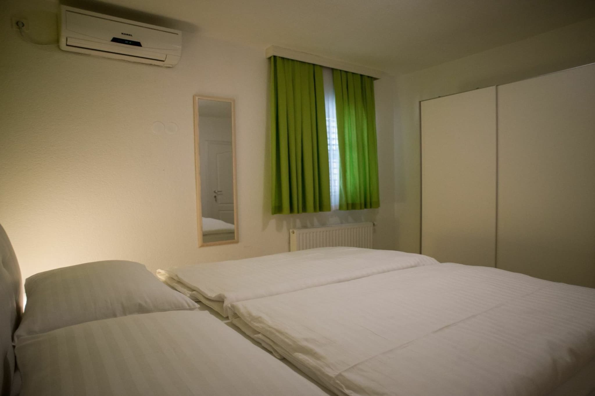 Villa Lika Annex - Double Room 5  (small room) - Slaapkamer