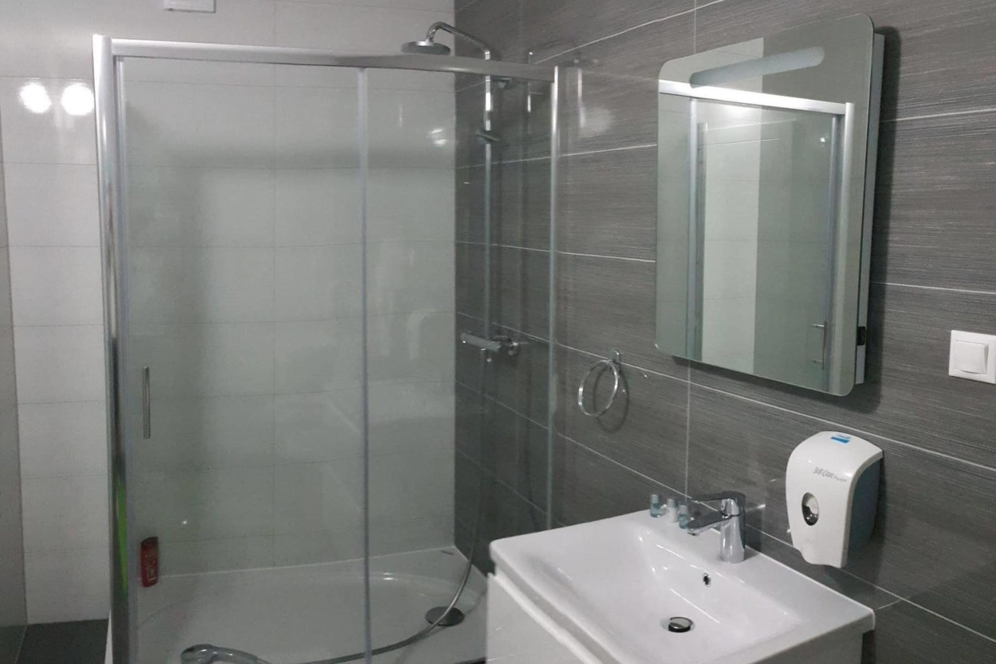Villa Lika Annex - Double Room 5  (small room) - Badkamer