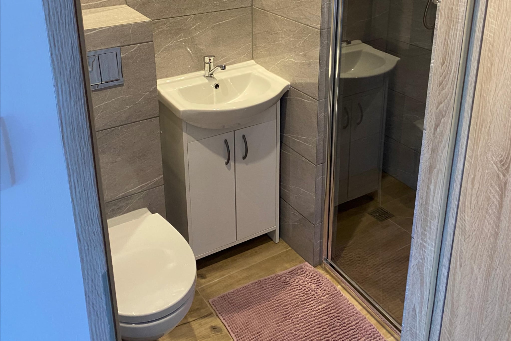 Pokój nr 2 20m2 Sarbinowo - Badkamer