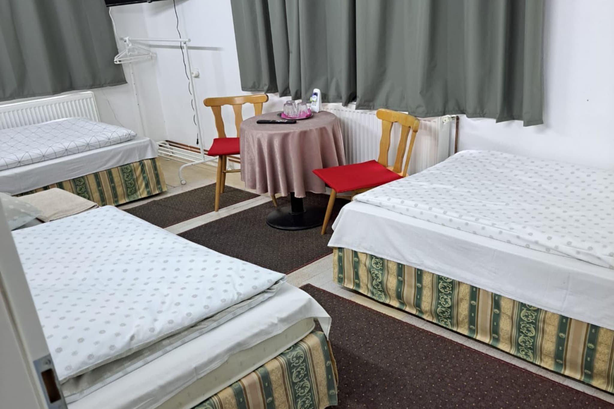 Room Đenadija - Triple room  with river view - Slaapkamer