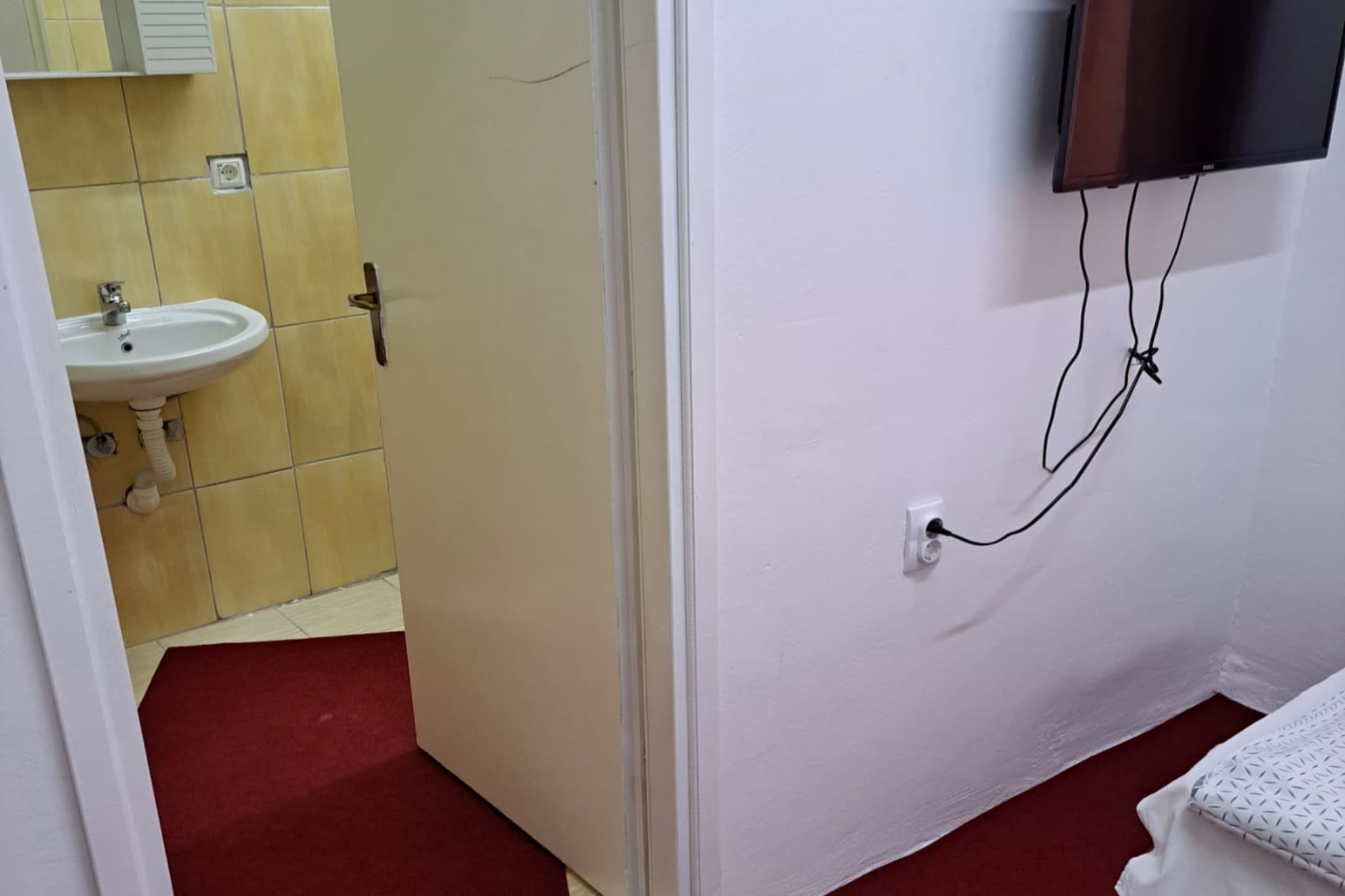 Room Đenadija - Triple room  with river view - Badkamer