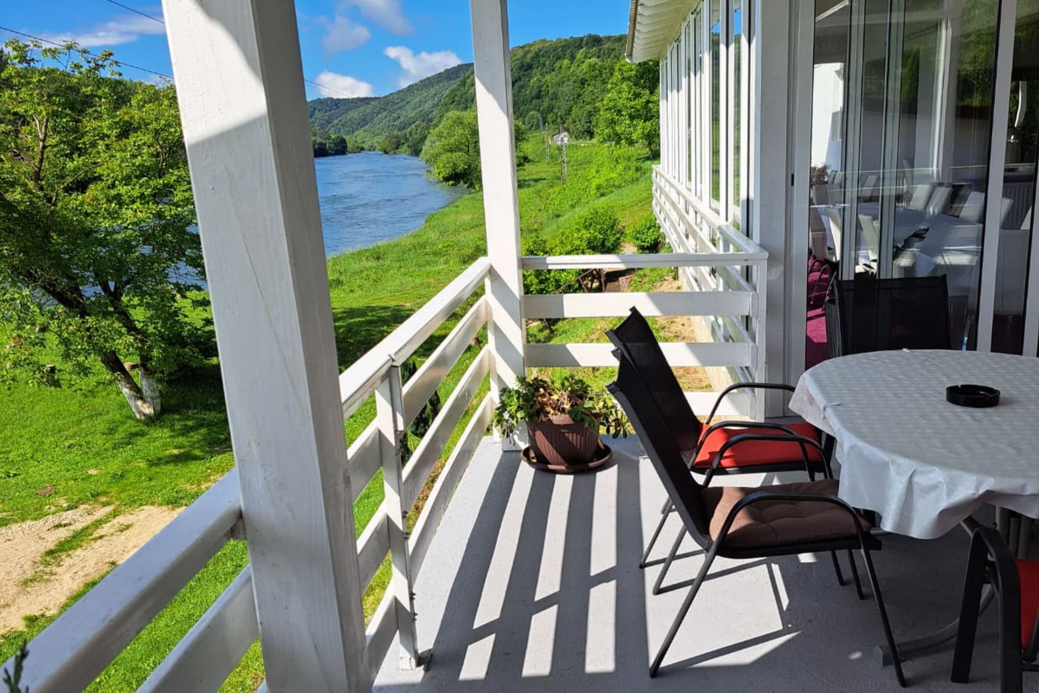 Room Đenadija - Double room with river view 15 - Terras