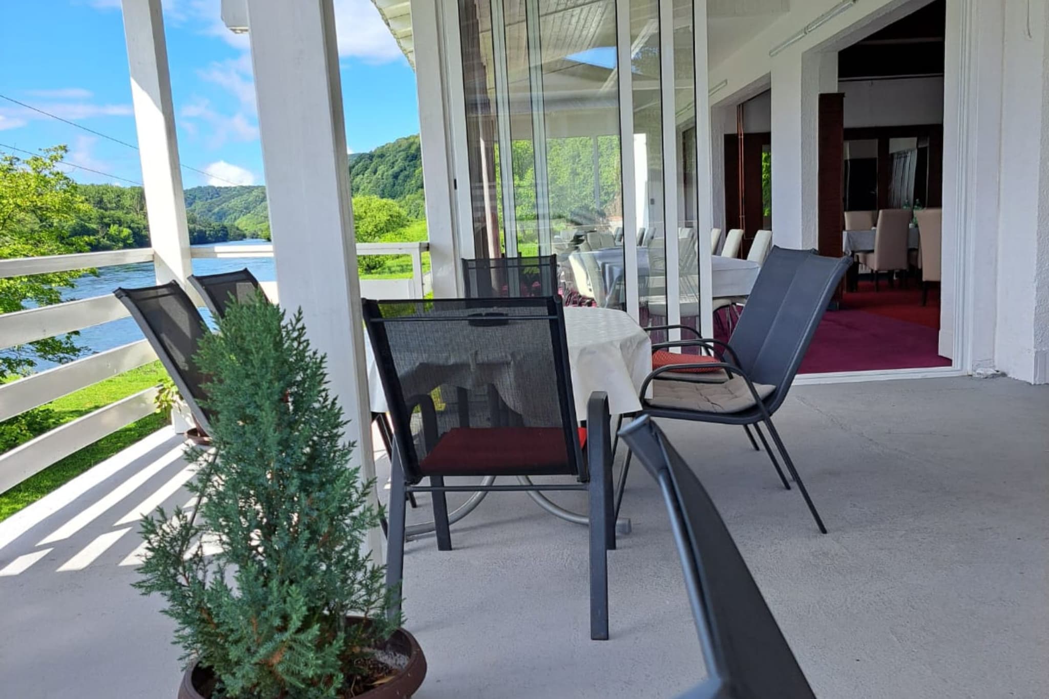 Room Đenadija - Double room with river view 15 - Terras