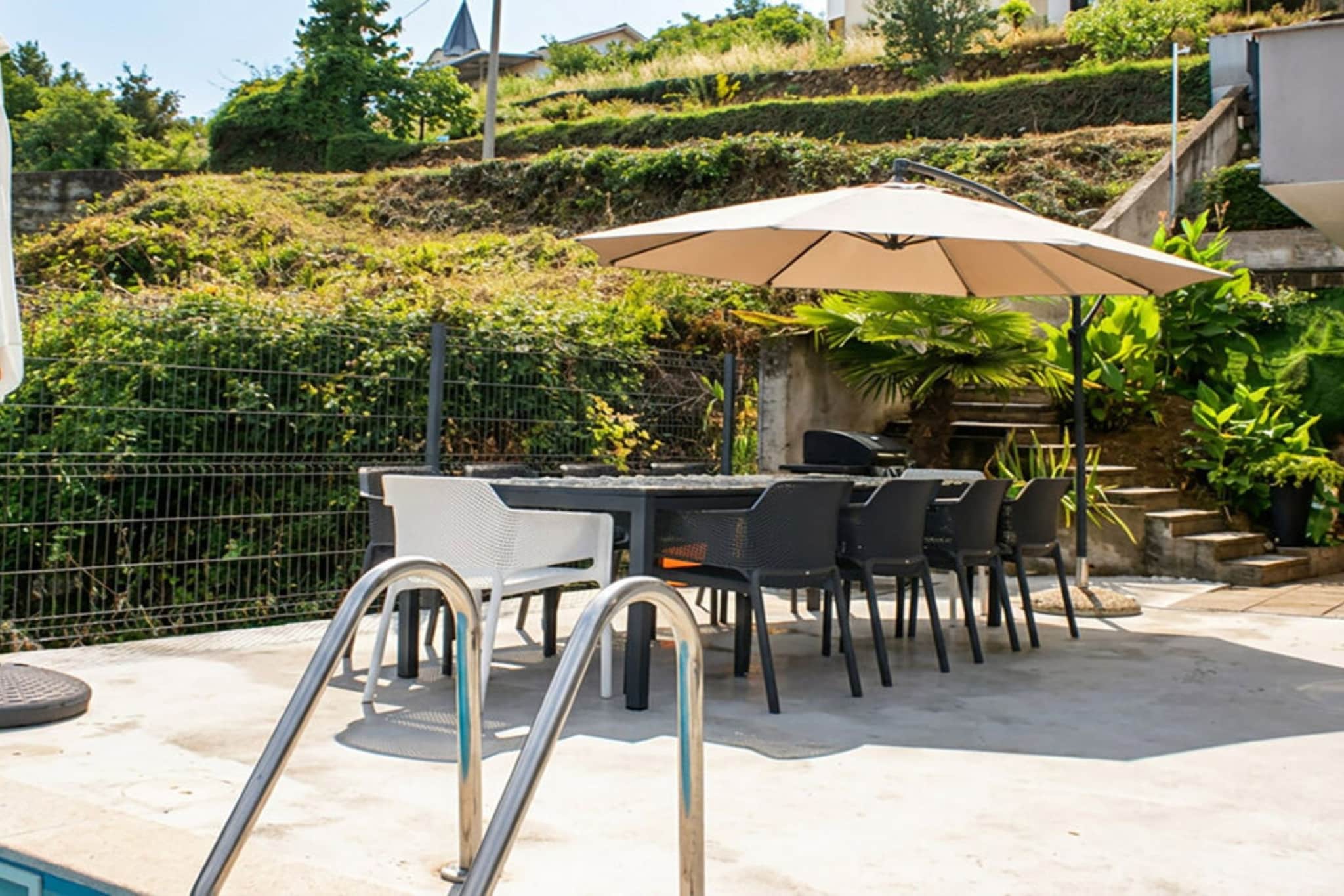 Holiday Home Nikas - Zwembad