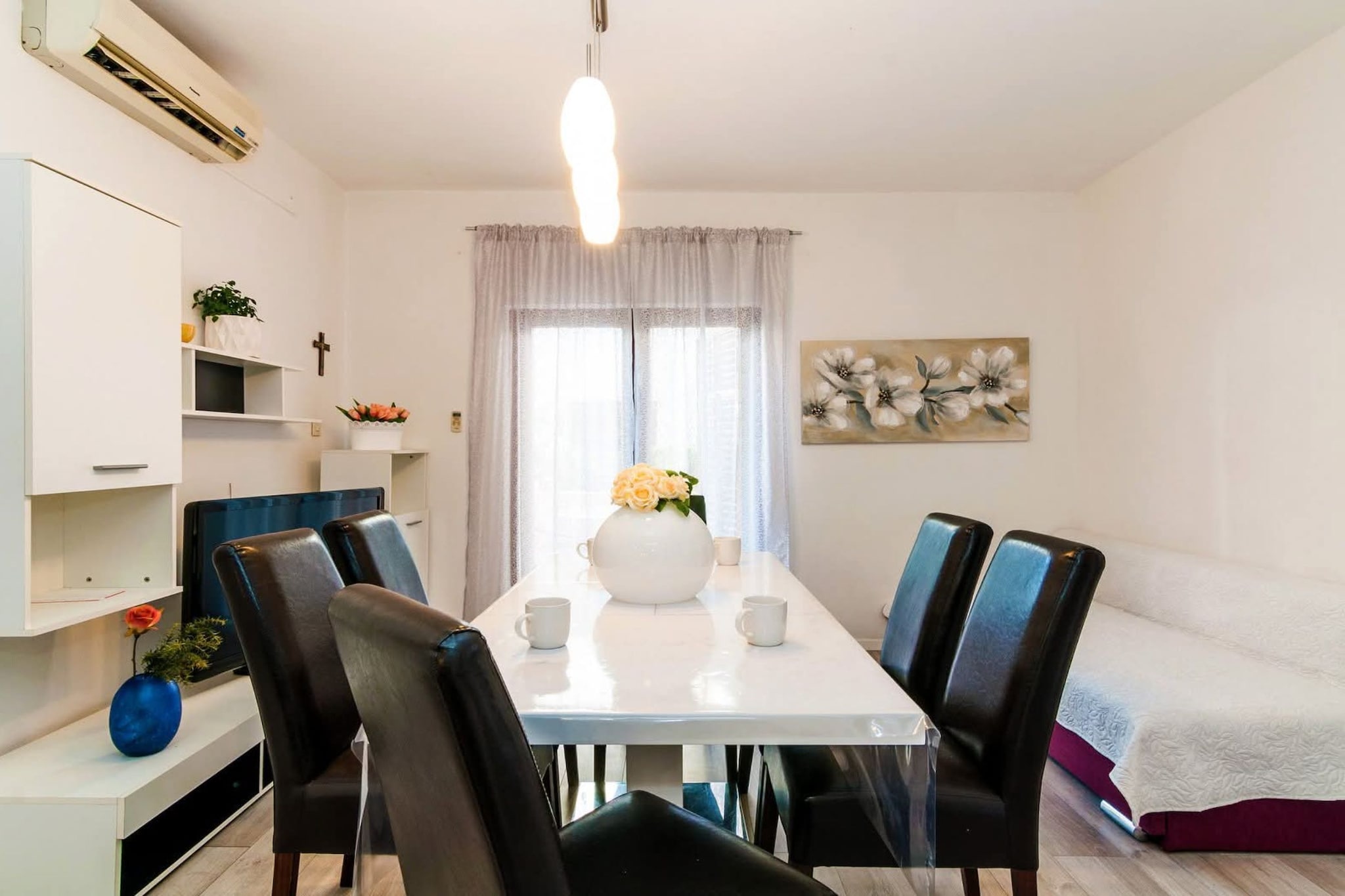 Angelo's Apartments  - Two Bedroom Apartment  with Balcony (Laura)