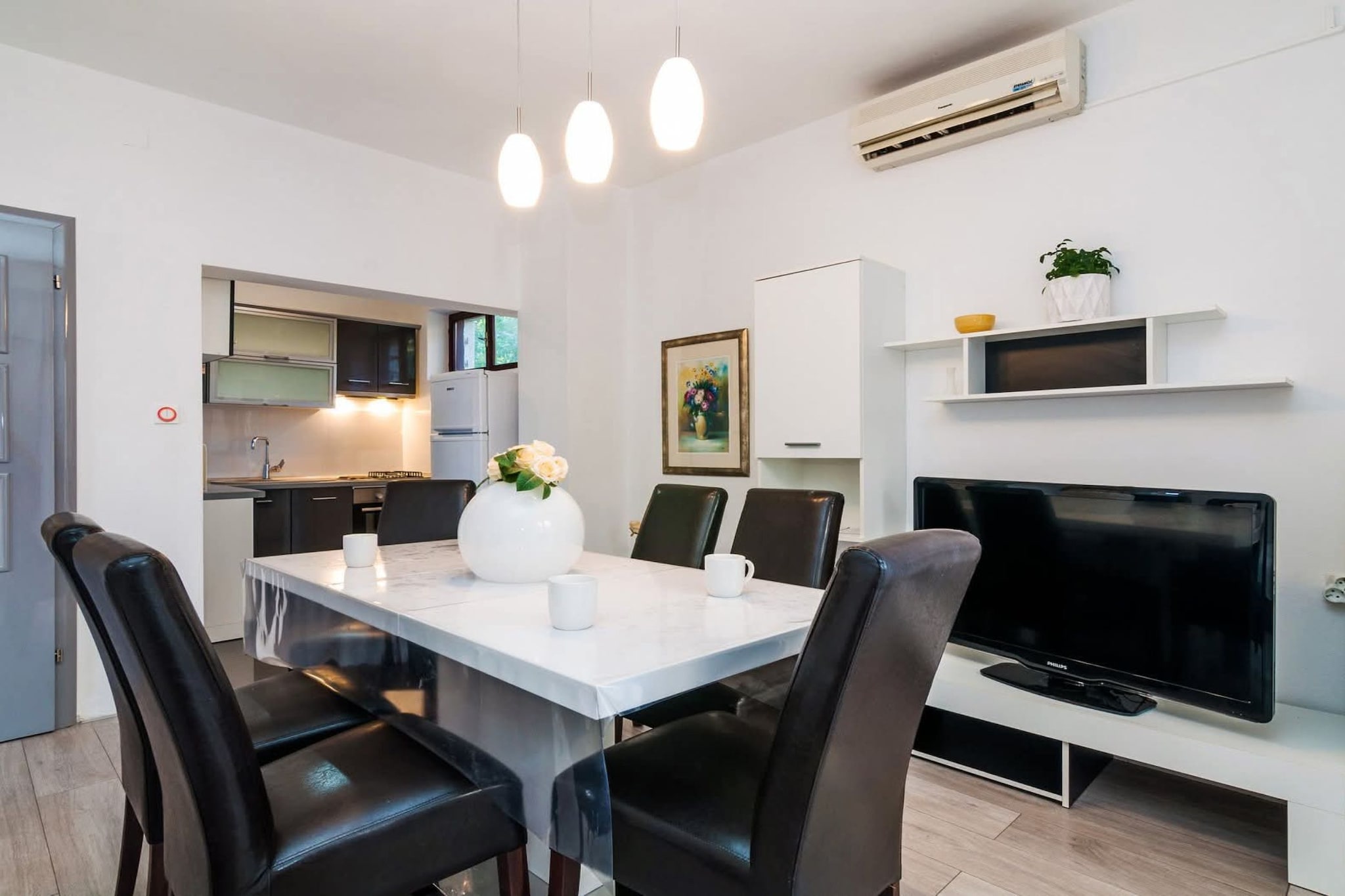 Angelo's Apartments  - Two Bedroom Apartment  with Balcony (Laura)
